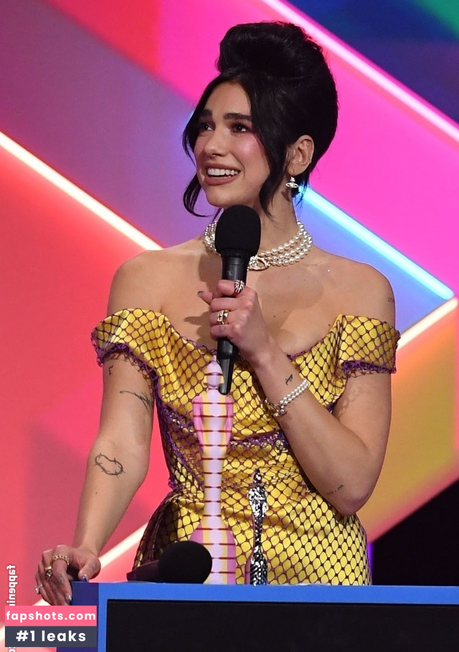 Dua Lipa gallery photo #6324