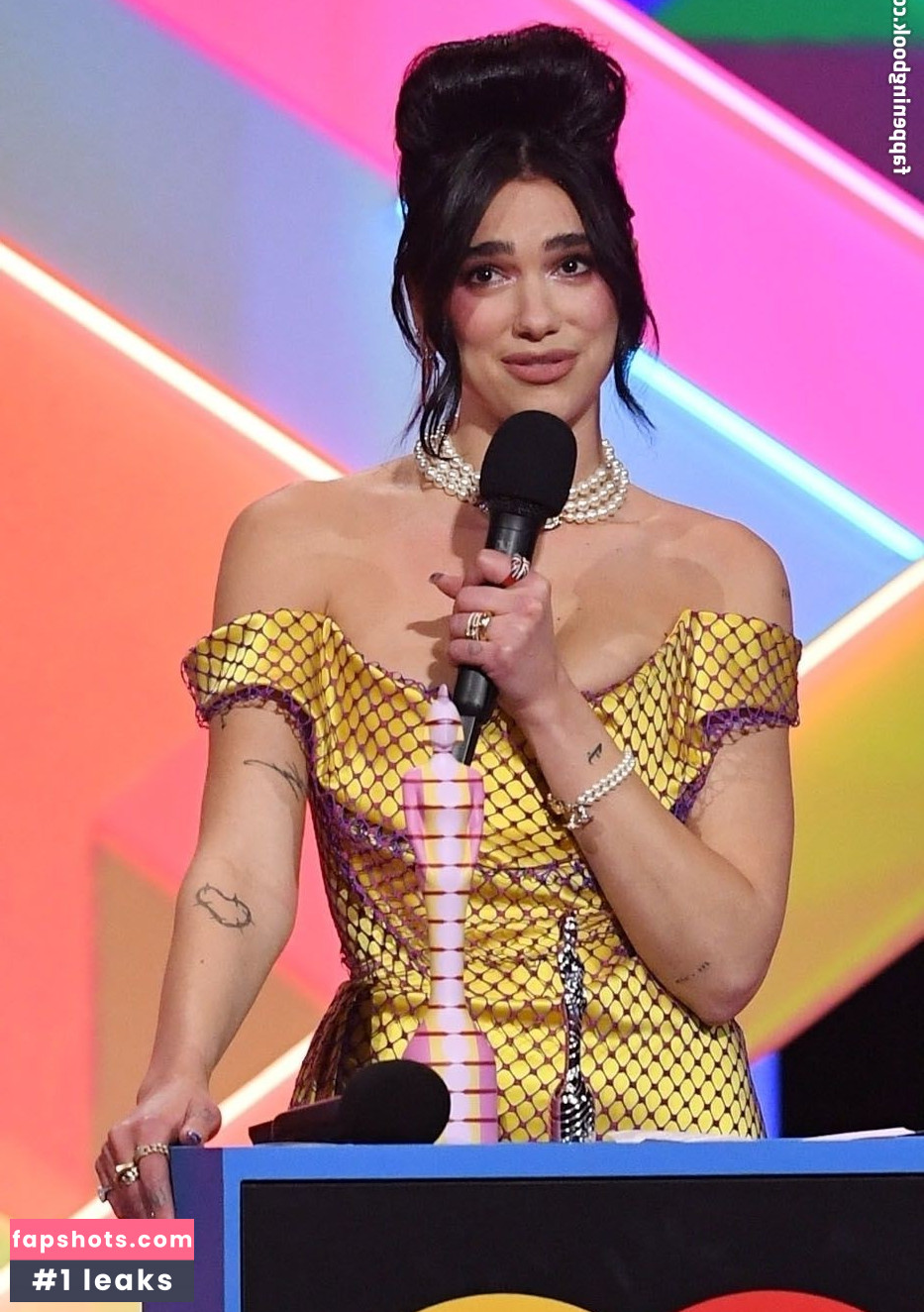 Dua Lipa gallery photo #6330