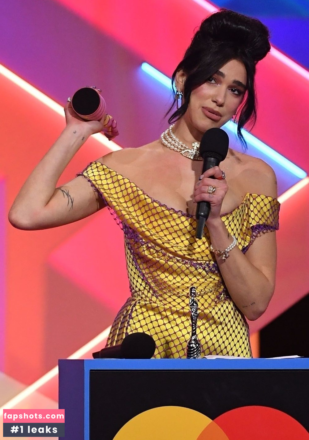 Dua Lipa gallery photo #6331