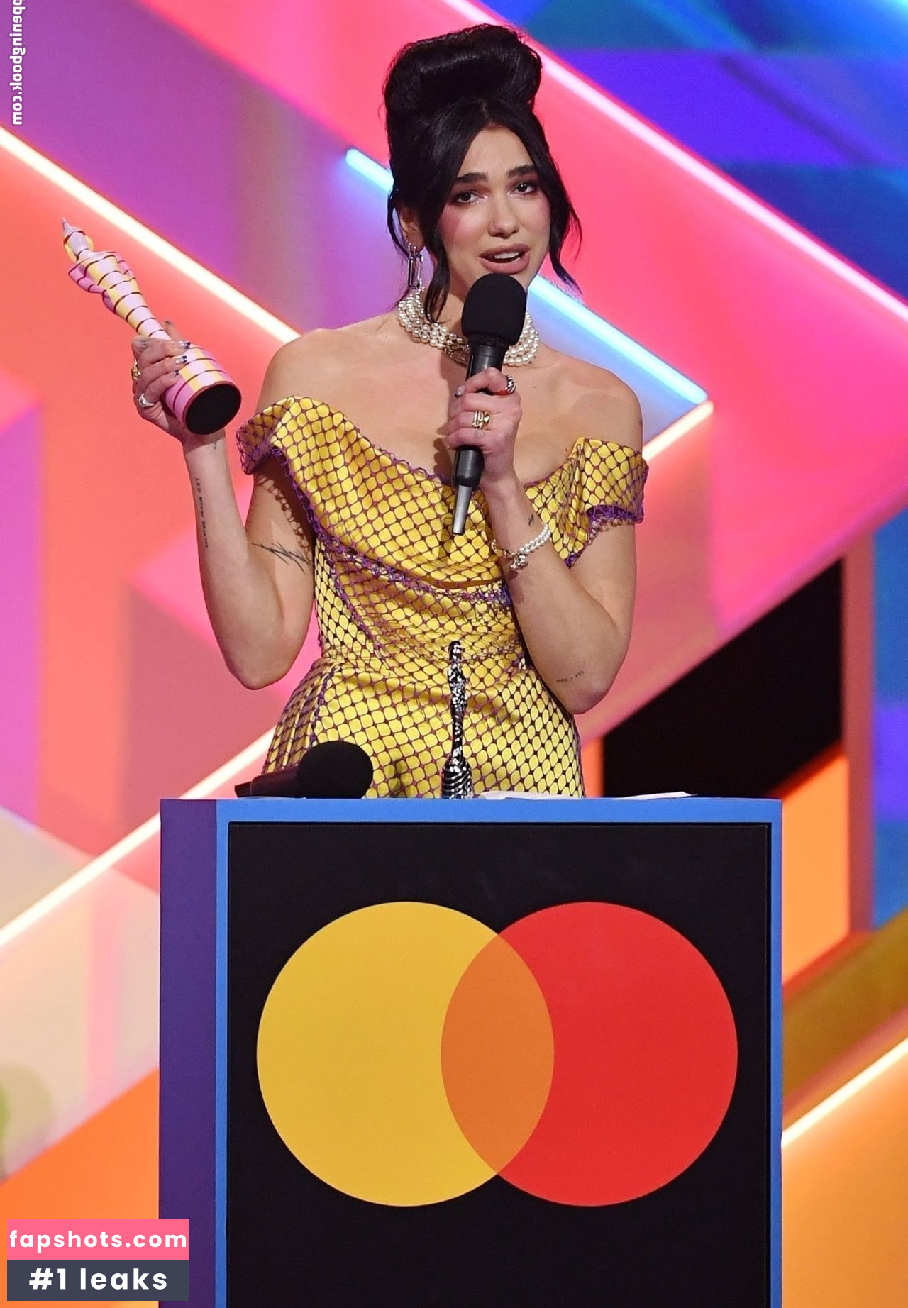 Dua Lipa gallery photo #6332