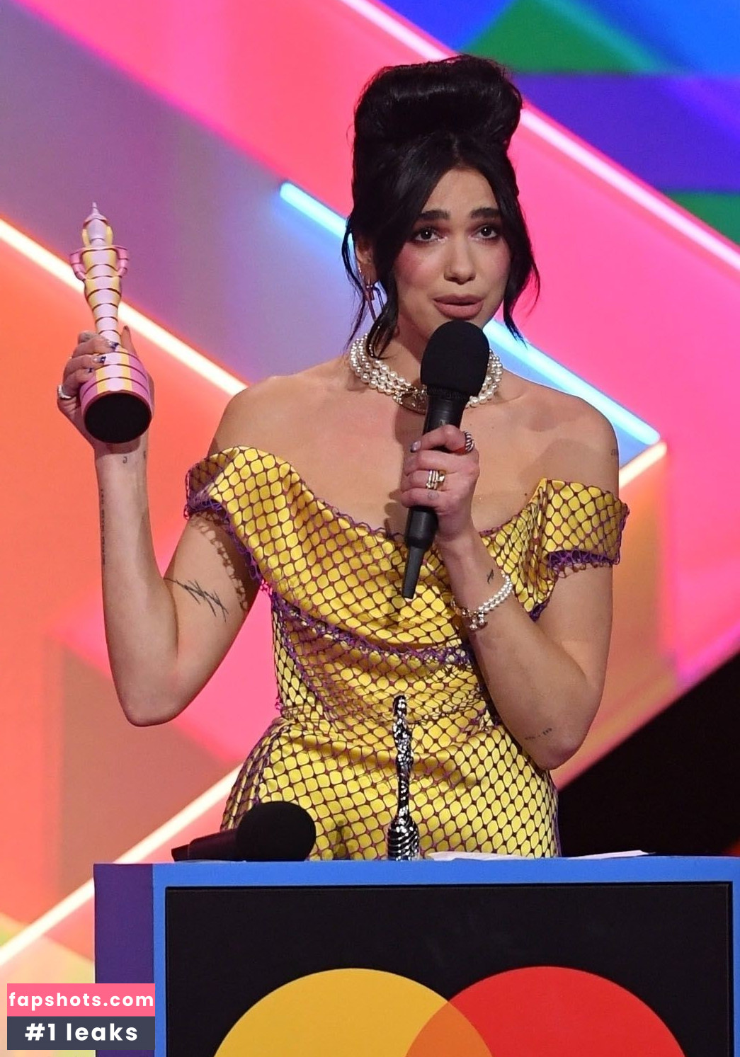Dua Lipa gallery photo #6335