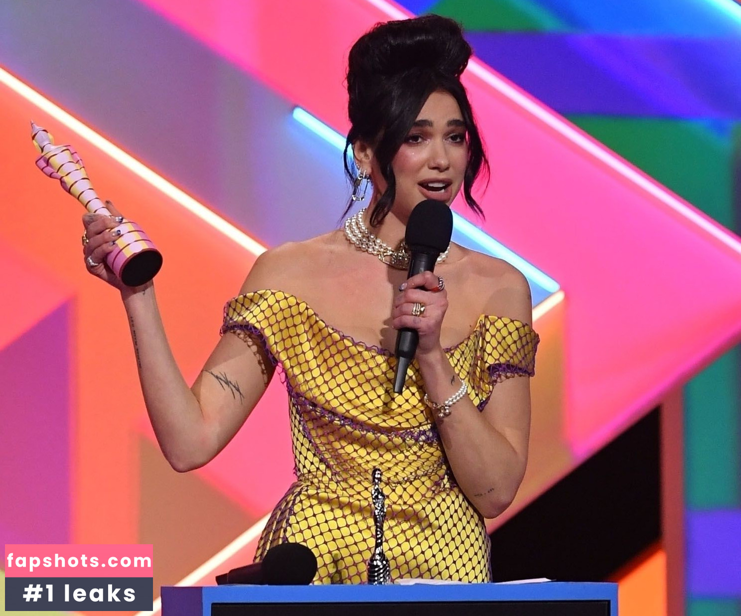 Dua Lipa gallery photo #6337