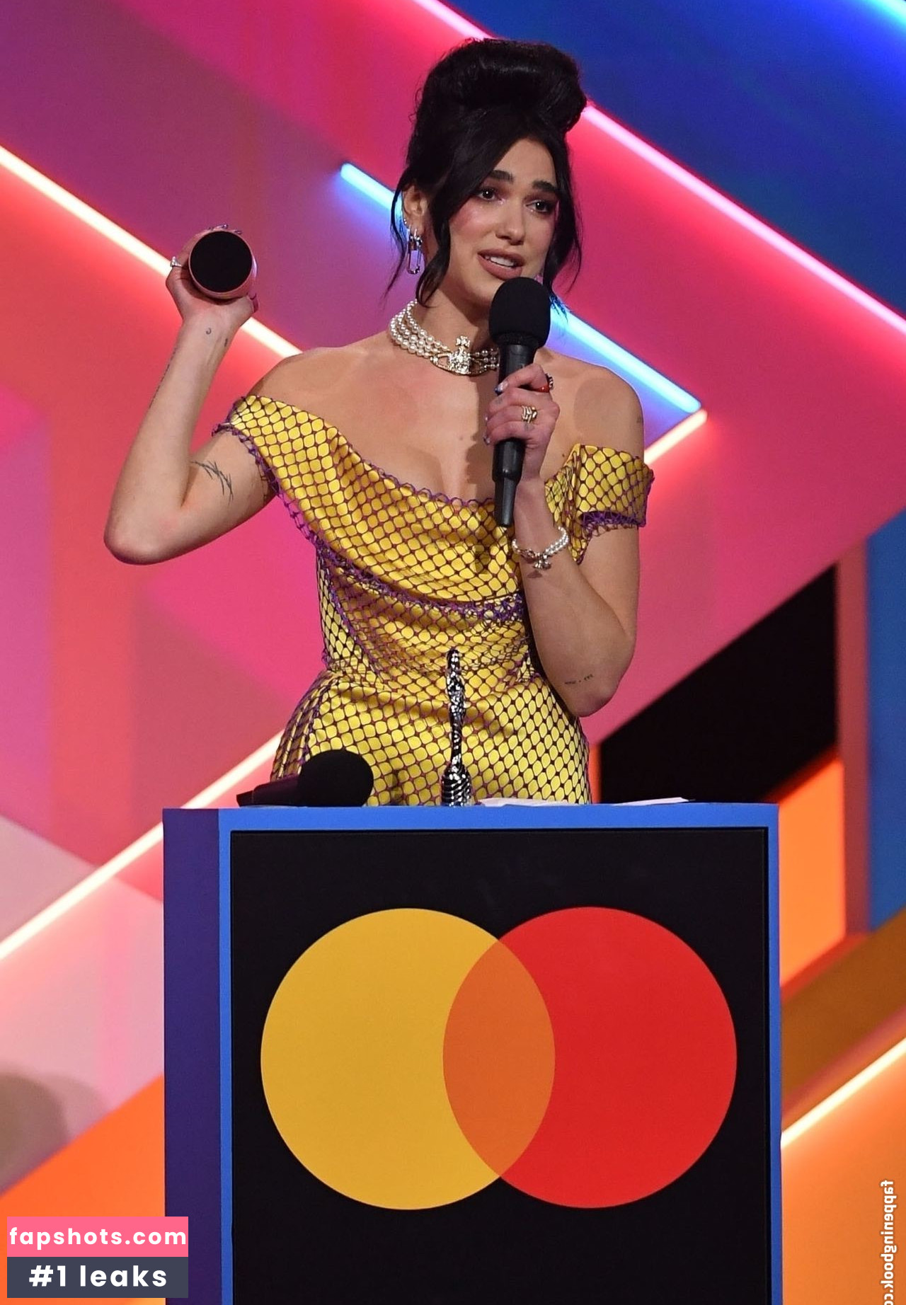 Dua Lipa gallery photo #6338