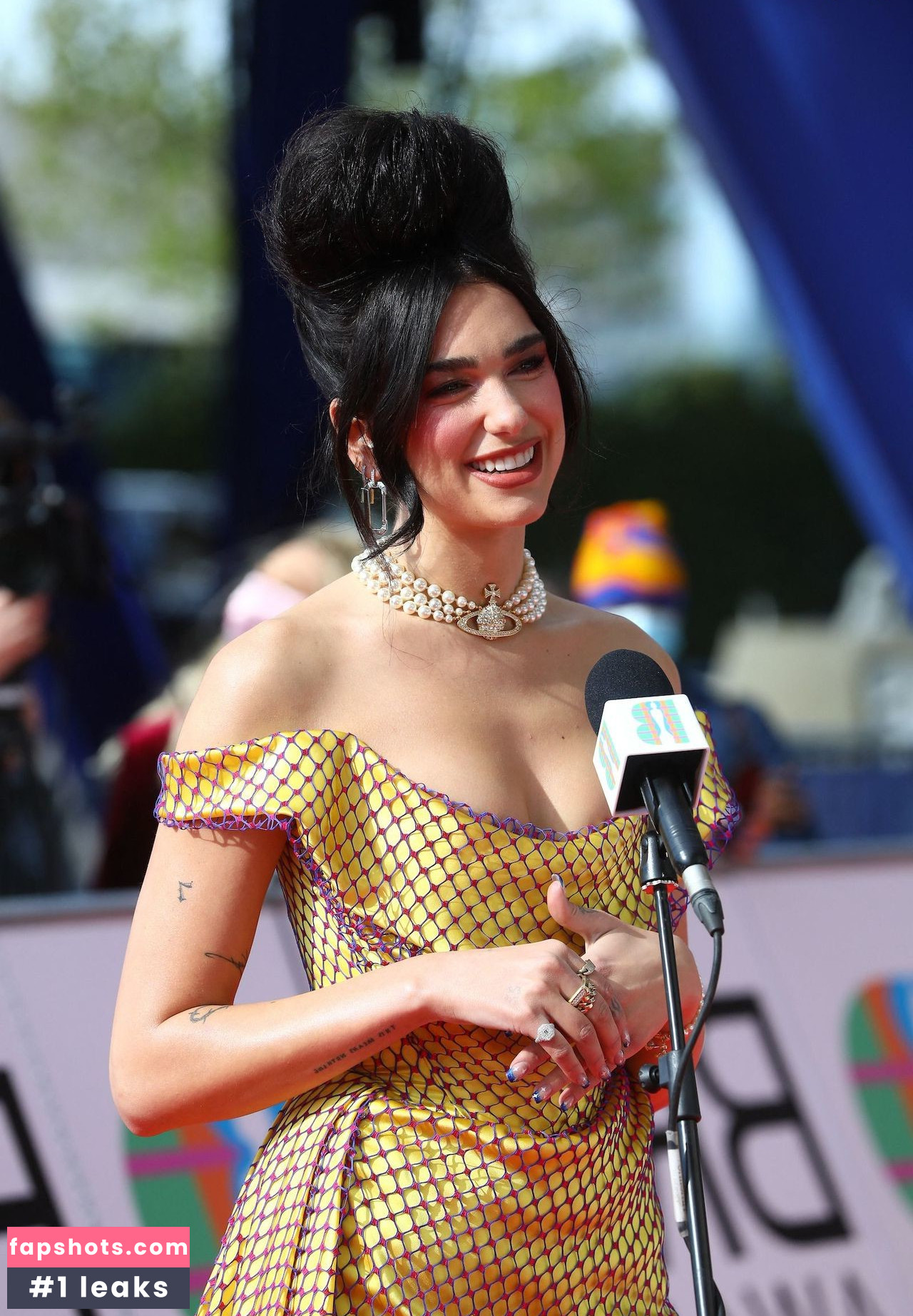 Dua Lipa gallery photo #6339