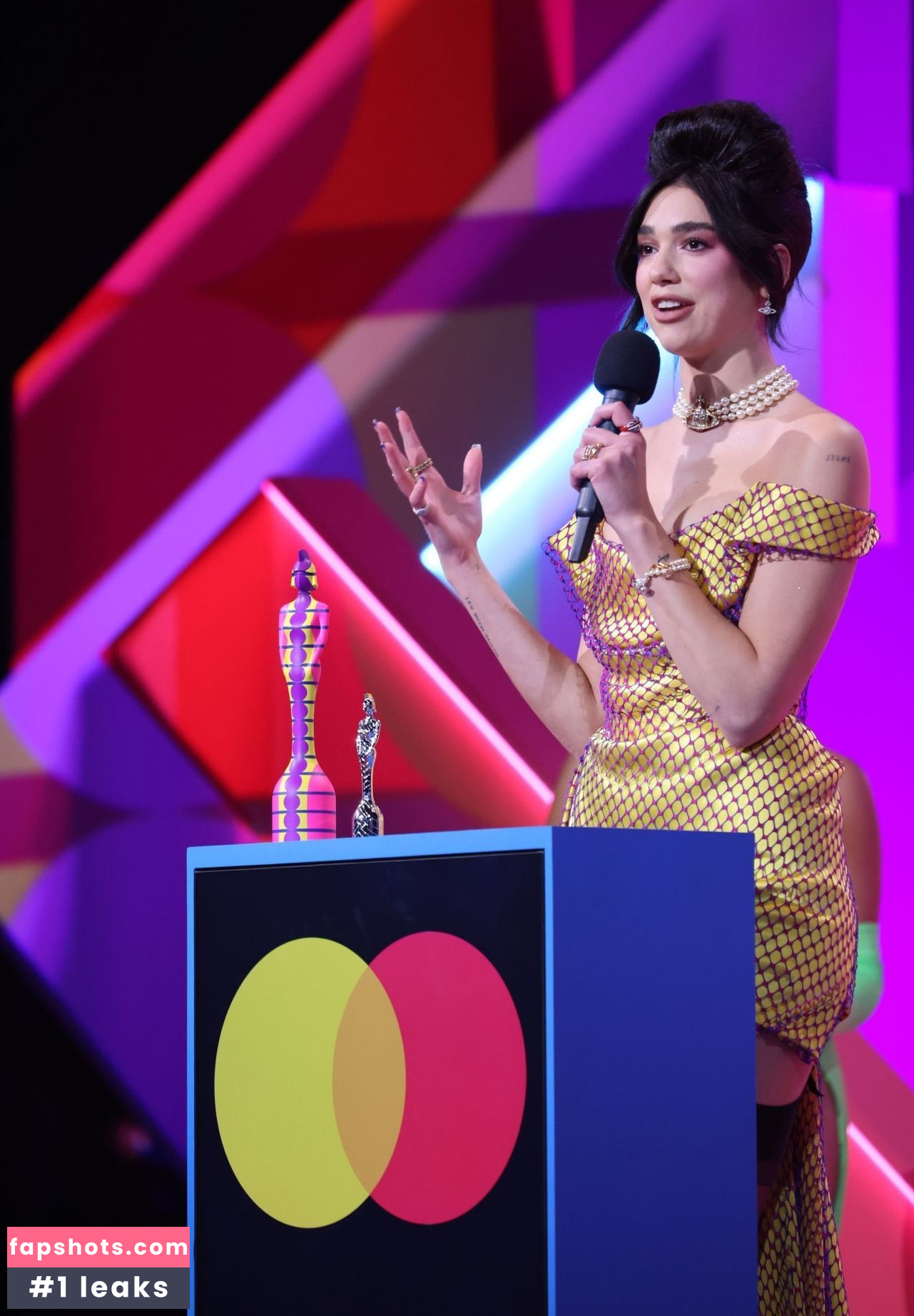 Dua Lipa gallery photo #6407