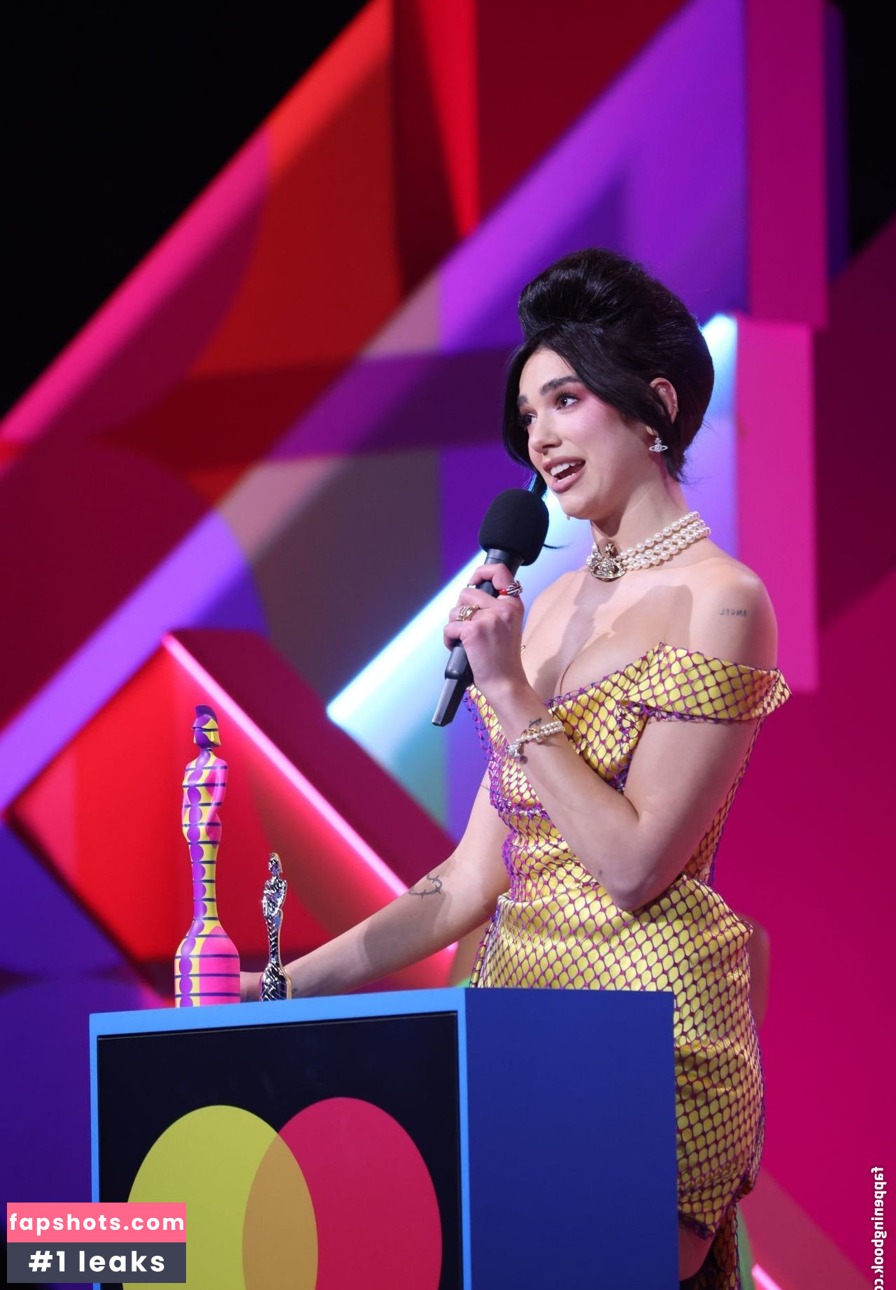 Dua Lipa gallery photo #6409