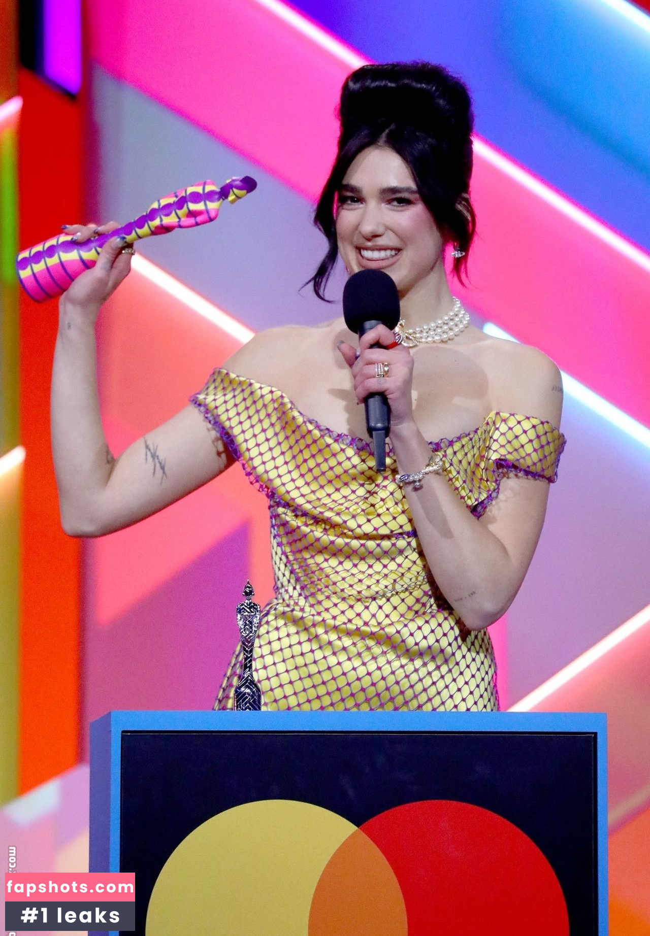 Dua Lipa gallery photo #6410