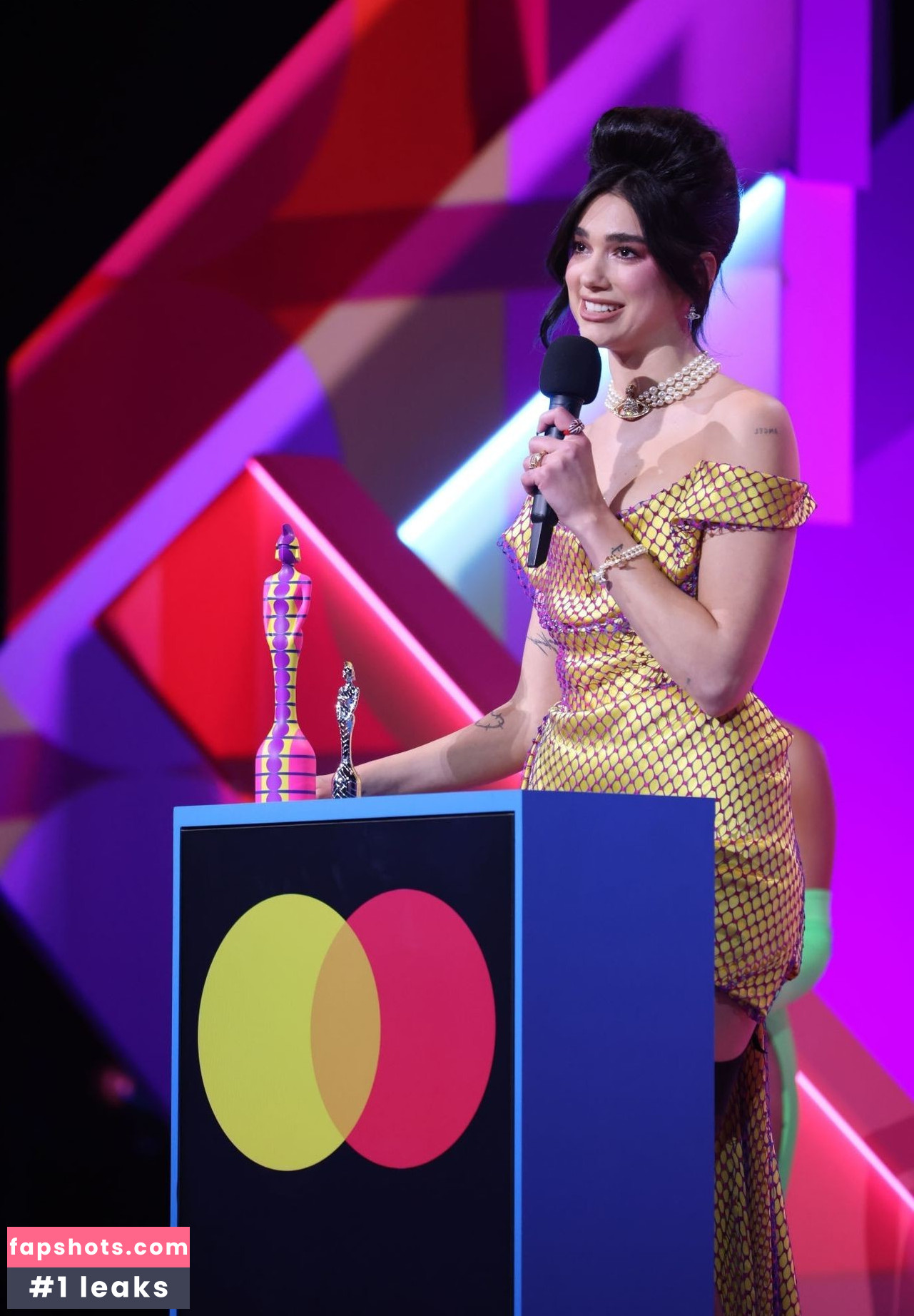 Dua Lipa gallery photo #6411