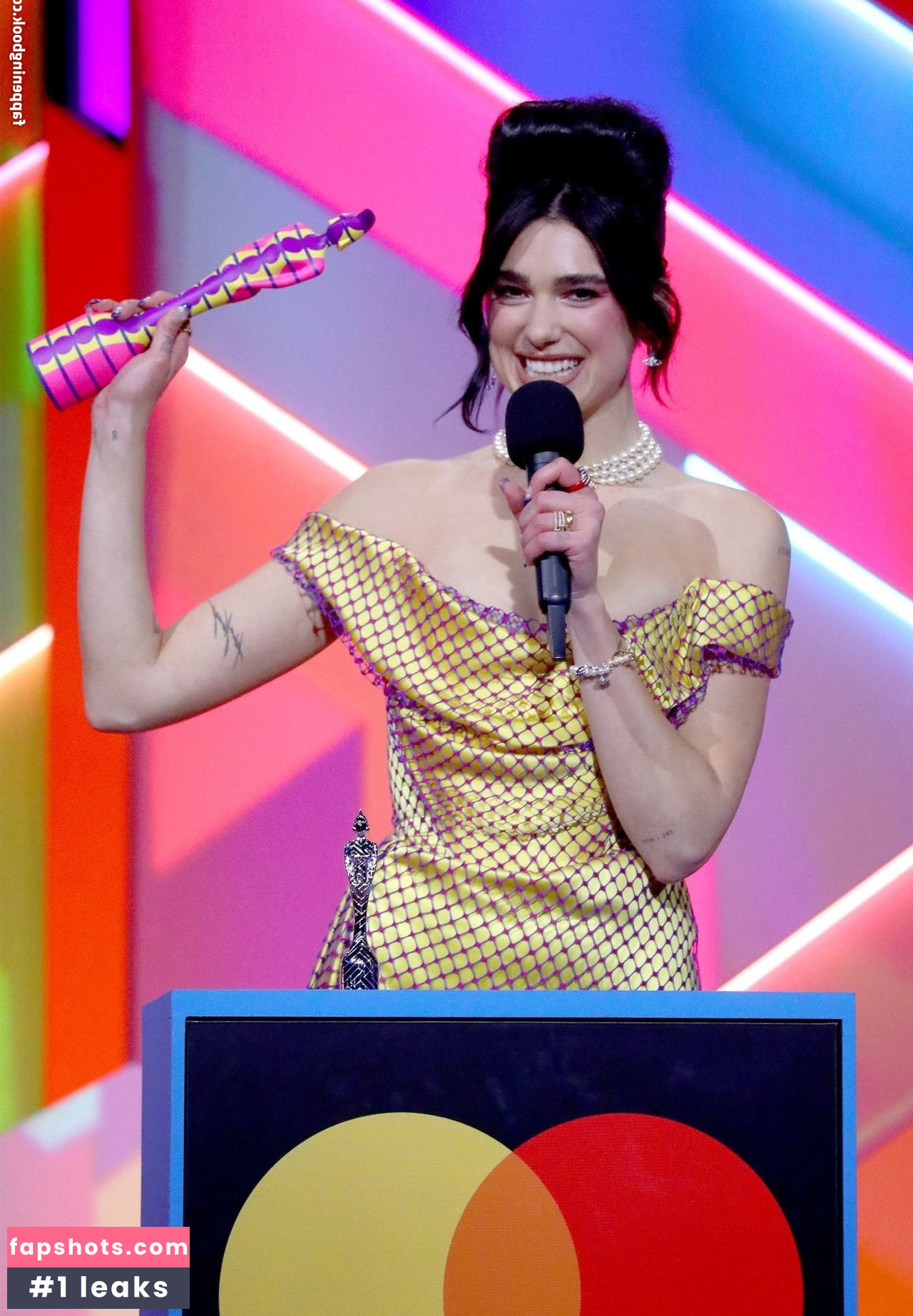 Dua Lipa gallery photo #6412
