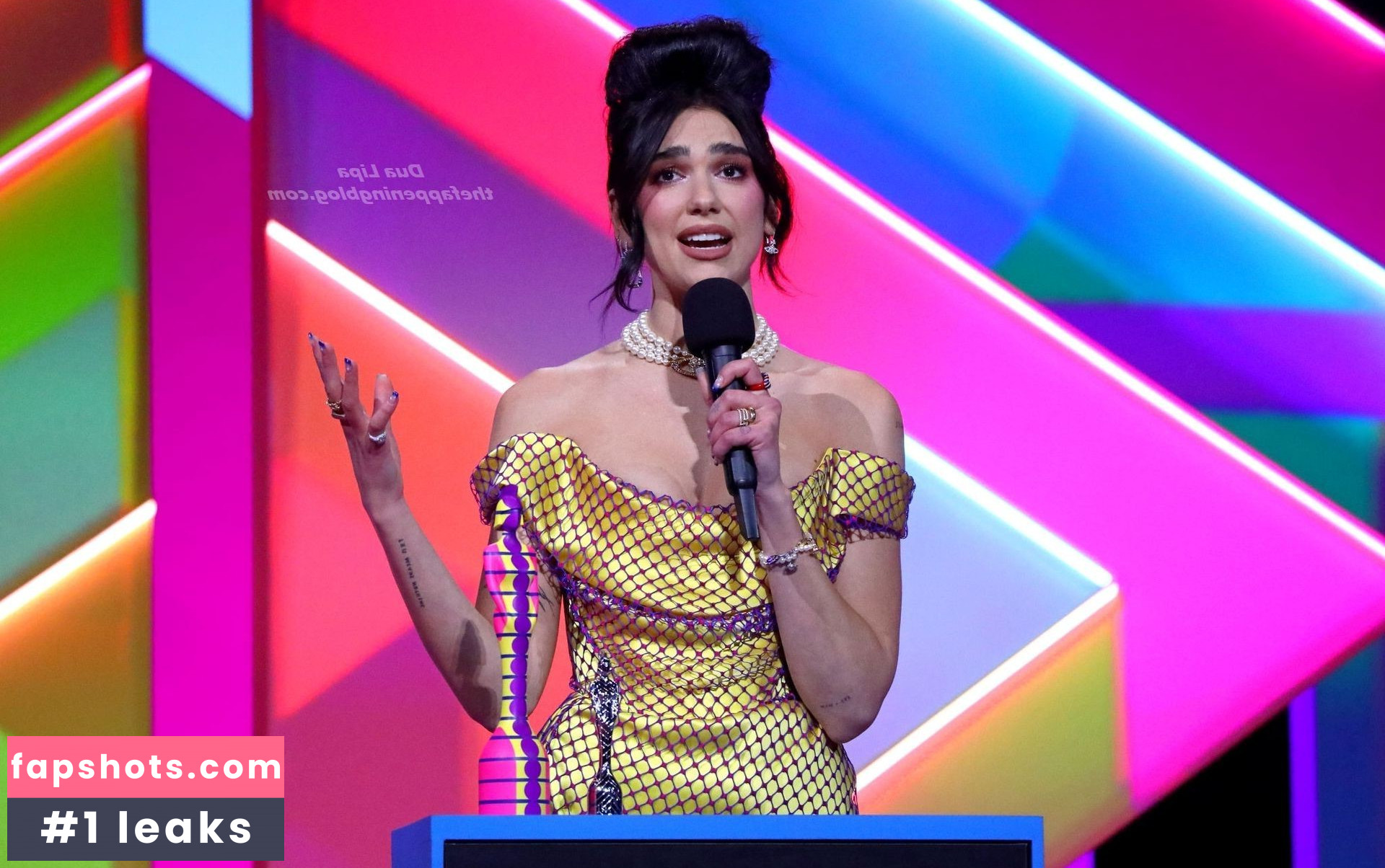 Dua Lipa gallery photo #6416