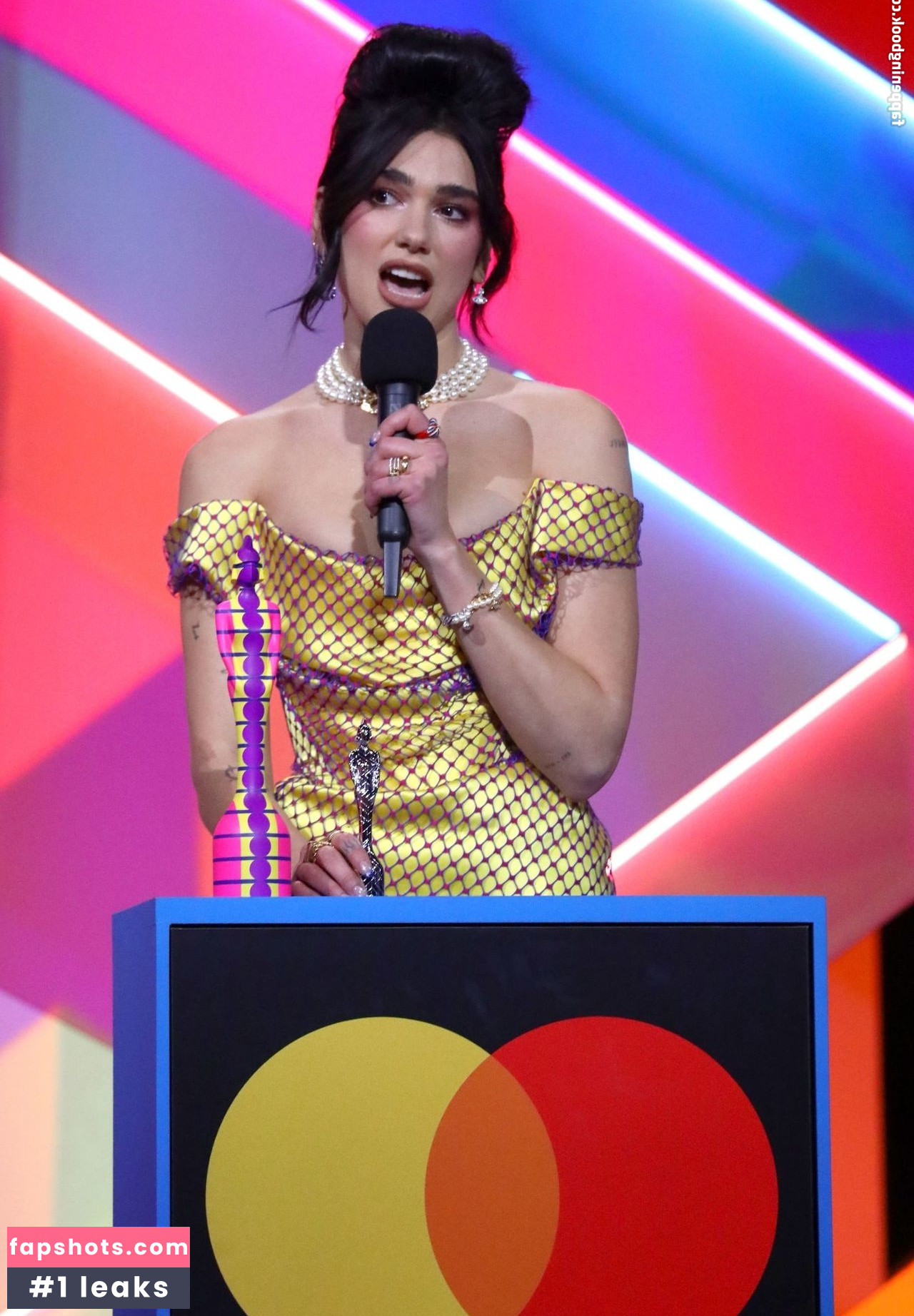 Dua Lipa gallery photo #6418