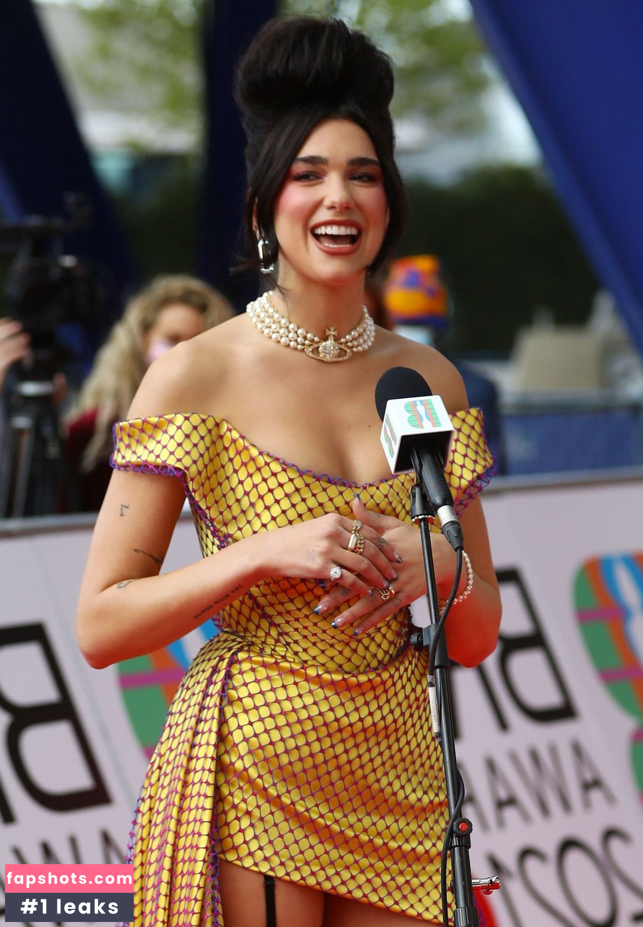 Dua Lipa gallery photo #6438