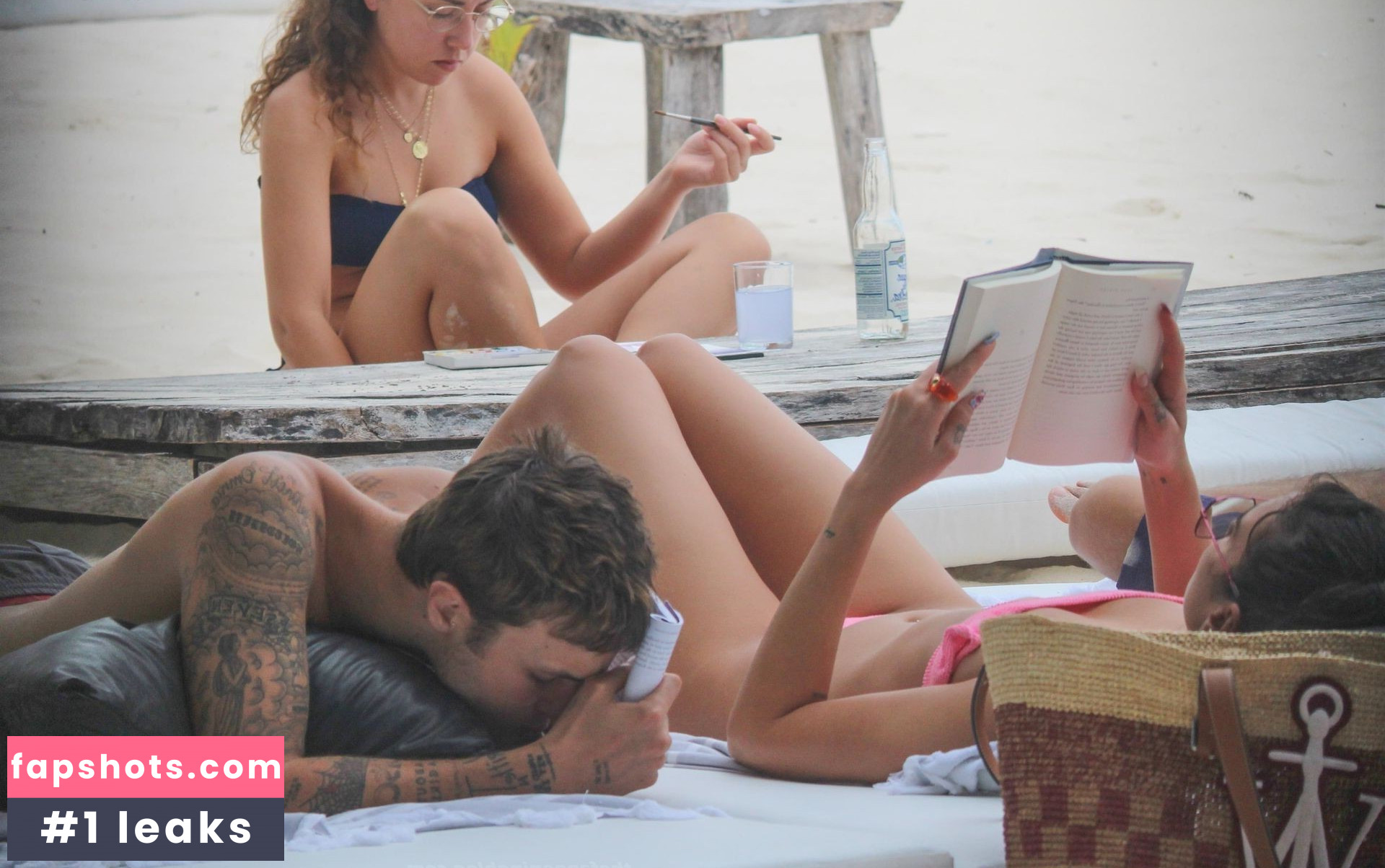 Dua Lipa gallery photo #6577