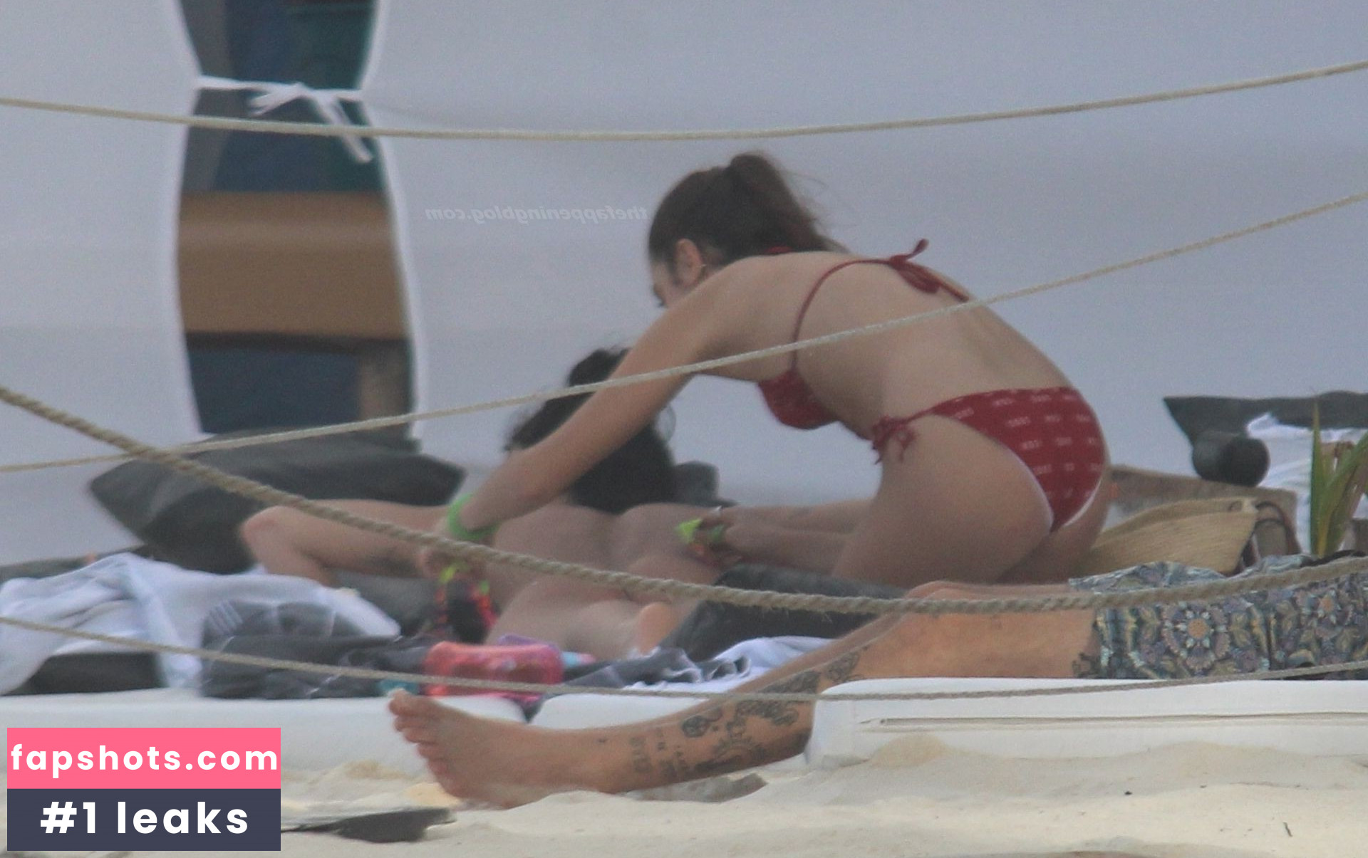 Dua Lipa gallery photo #6667