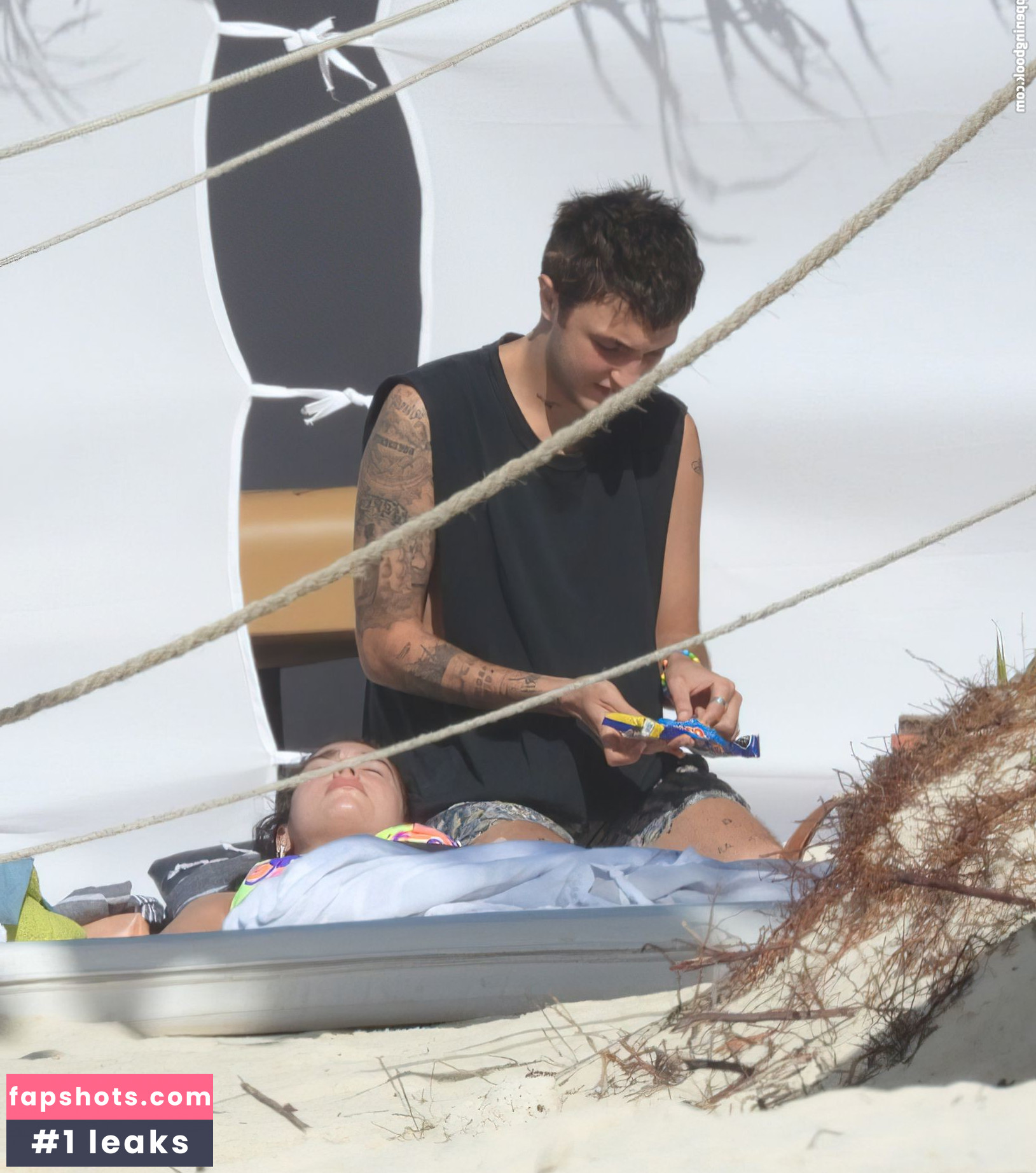 Dua Lipa gallery photo #6715