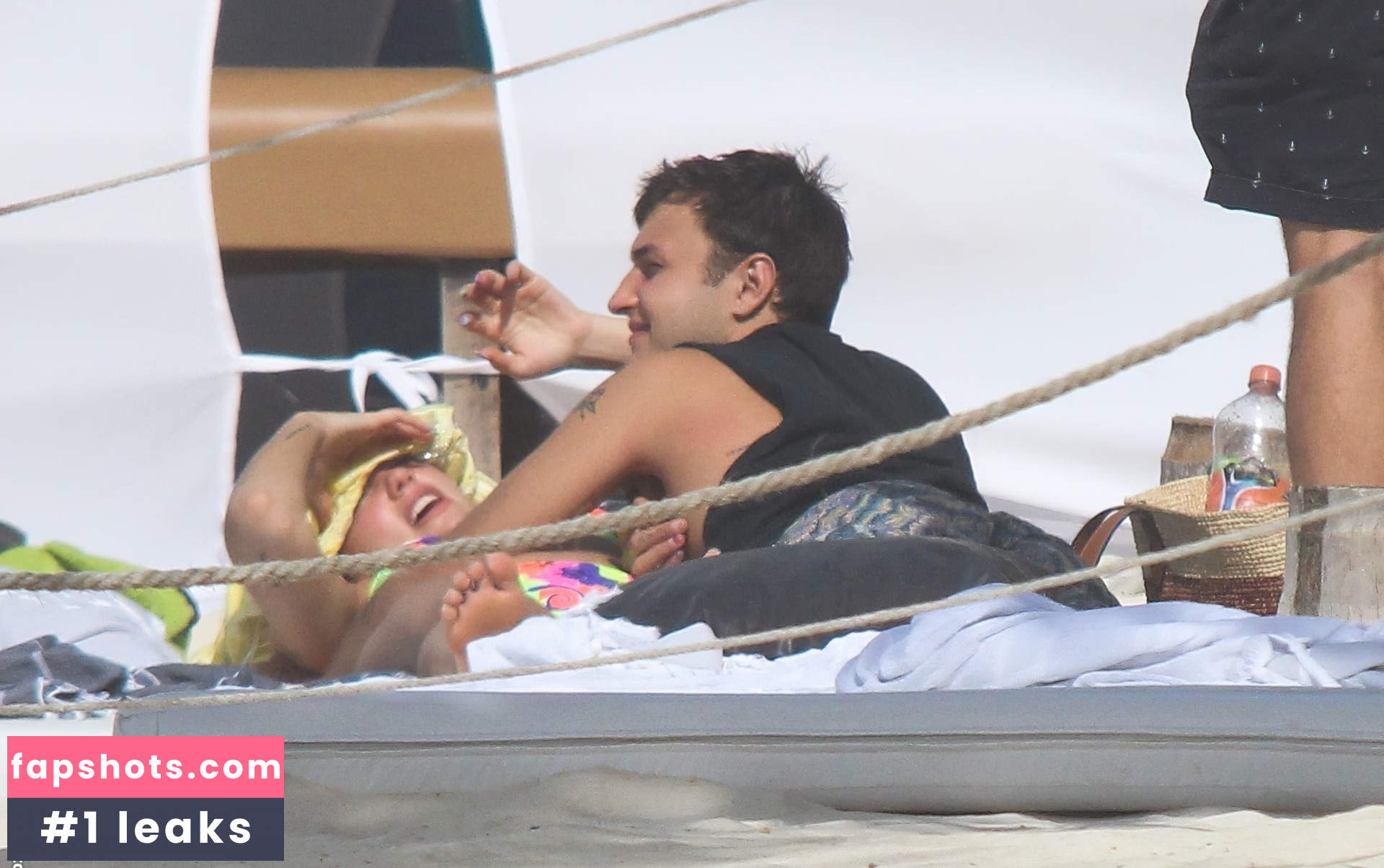 Dua Lipa gallery photo #6717