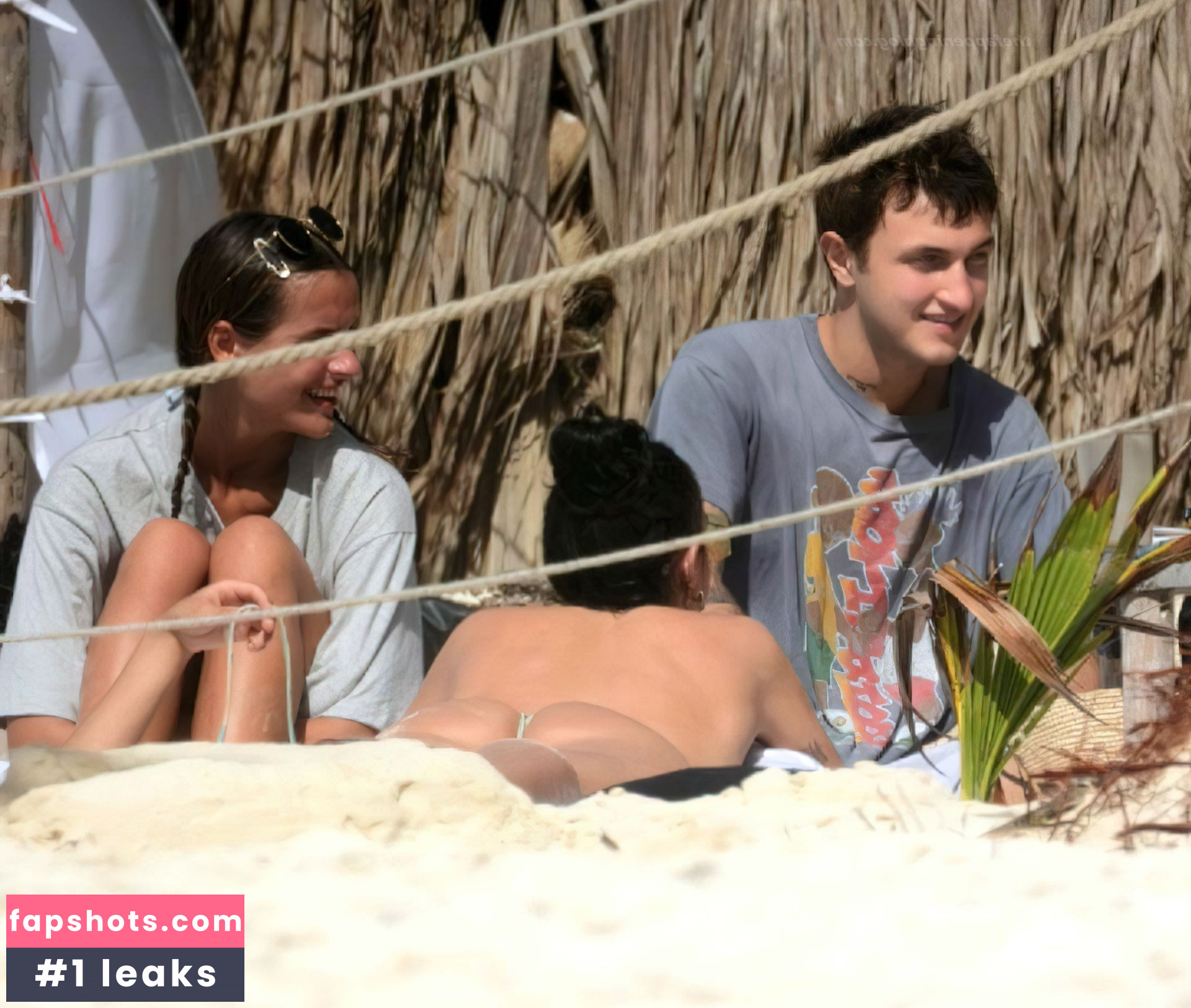 Dua Lipa gallery photo #6722