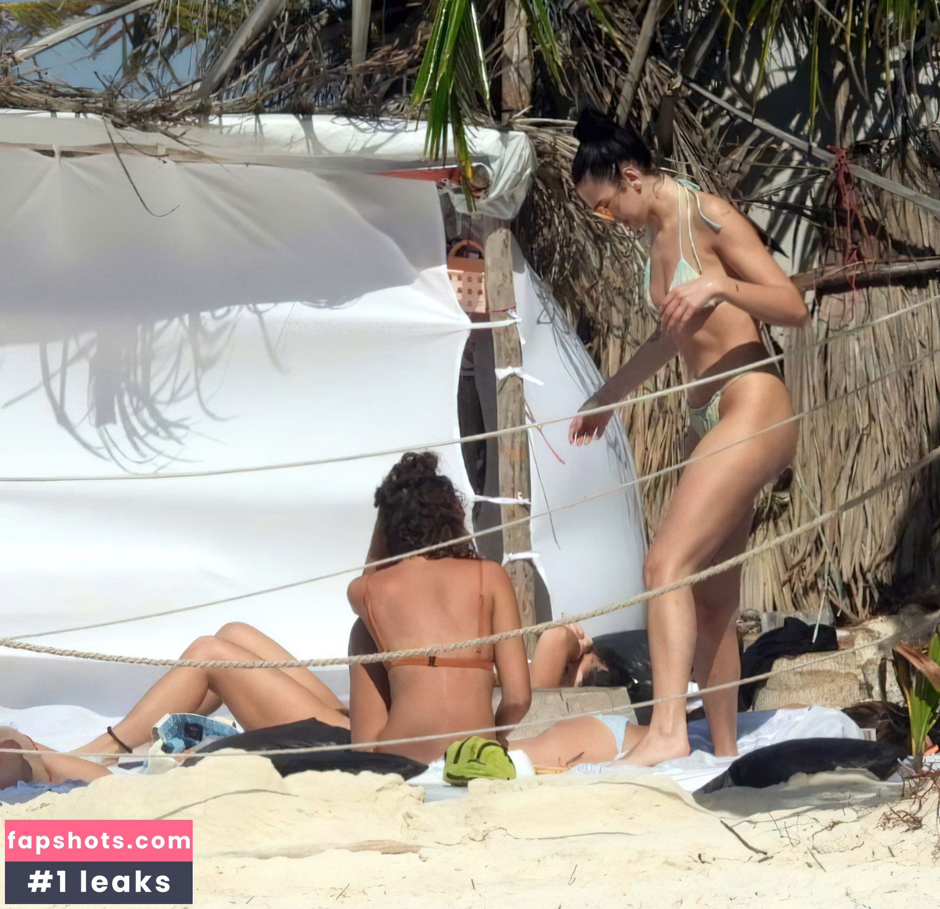 Dua Lipa gallery photo #6729