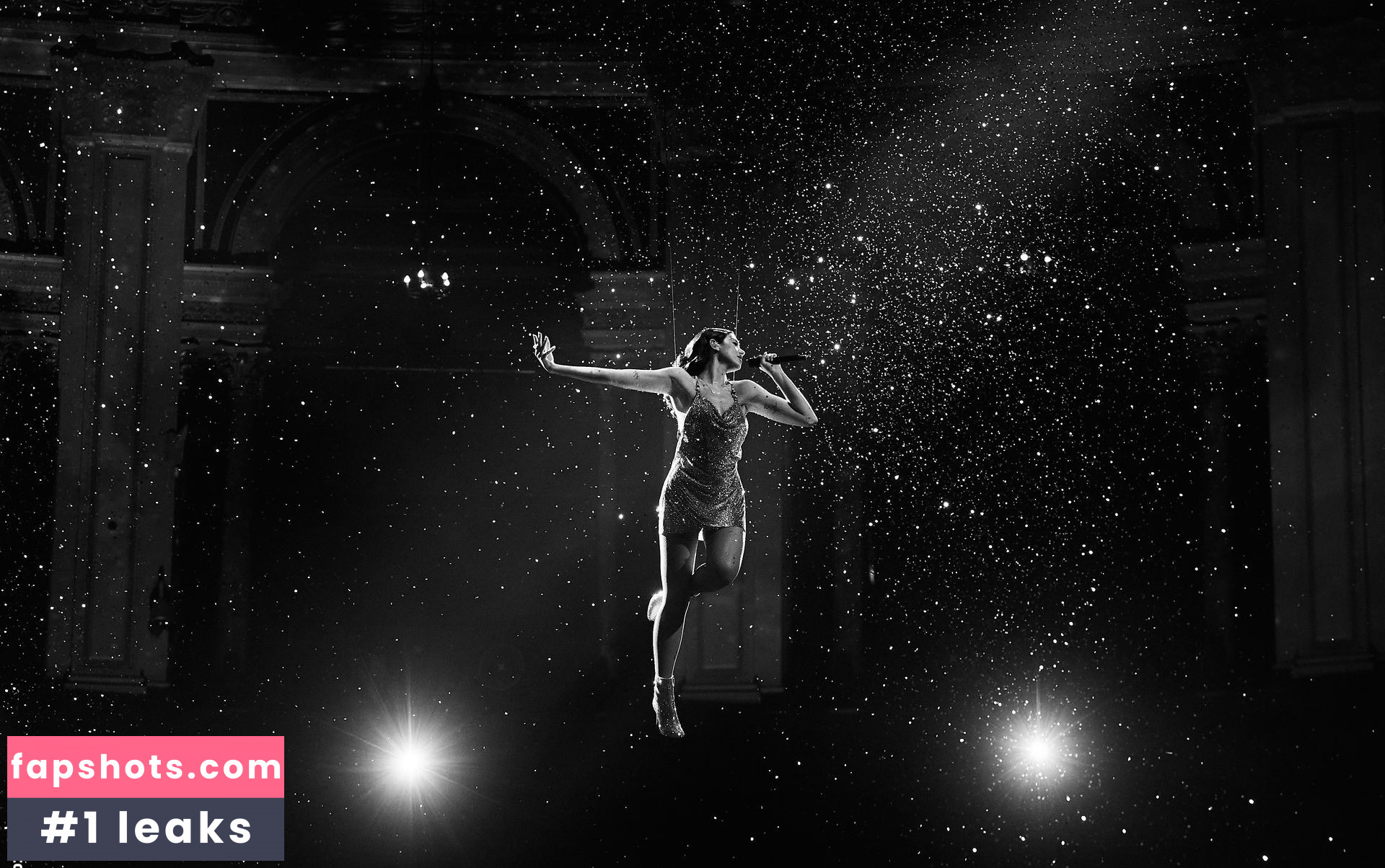 Dua Lipa gallery photo #6812