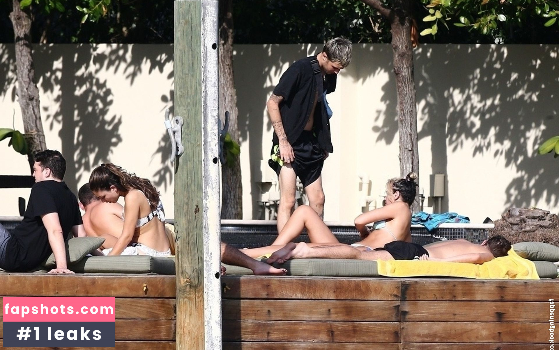 Dua Lipa gallery photo #7561