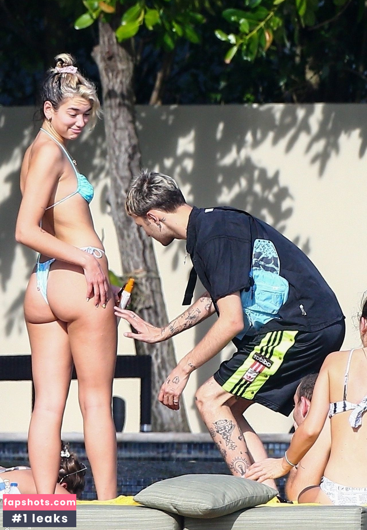 Dua Lipa gallery photo #7599