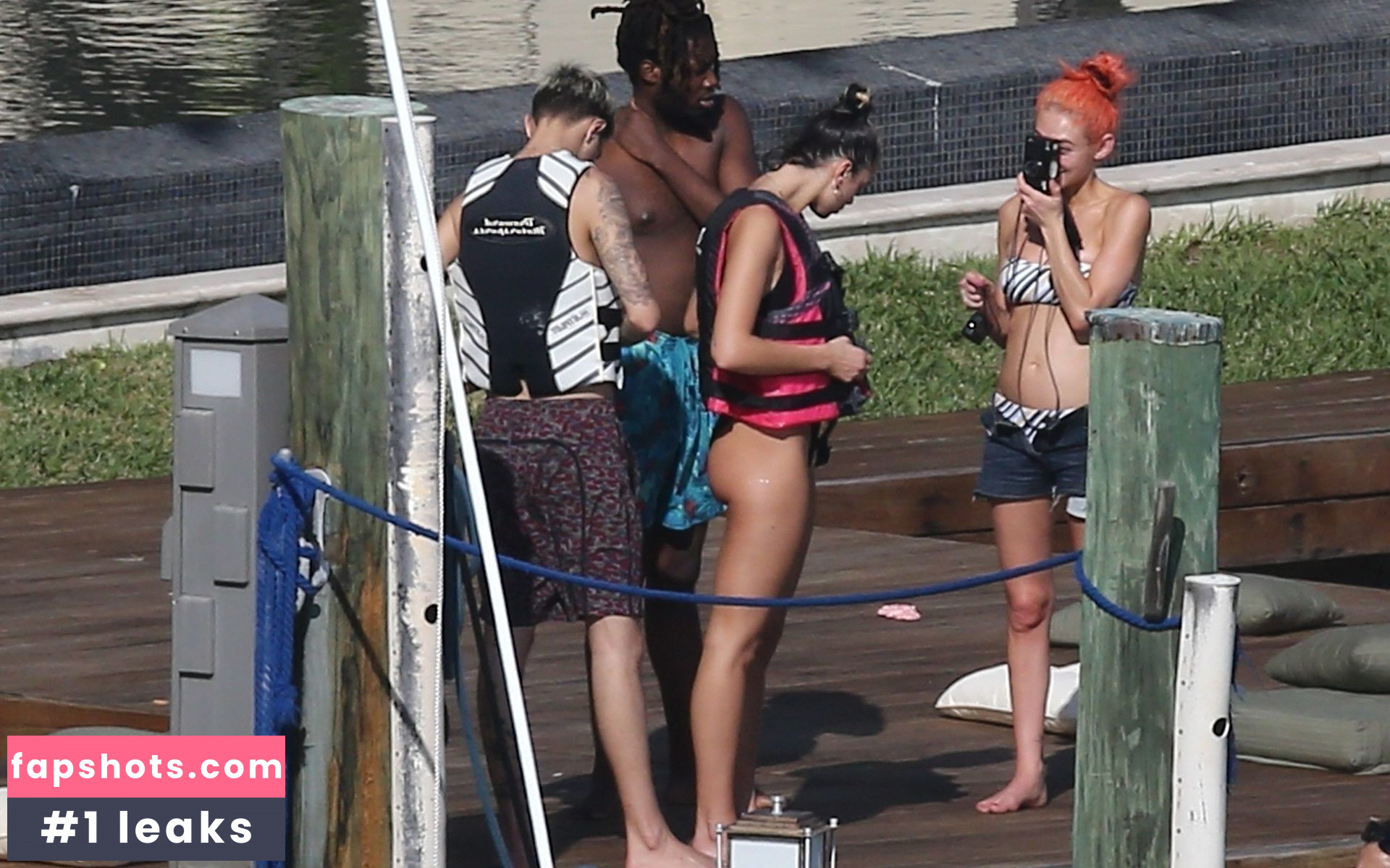 Dua Lipa gallery photo #7634