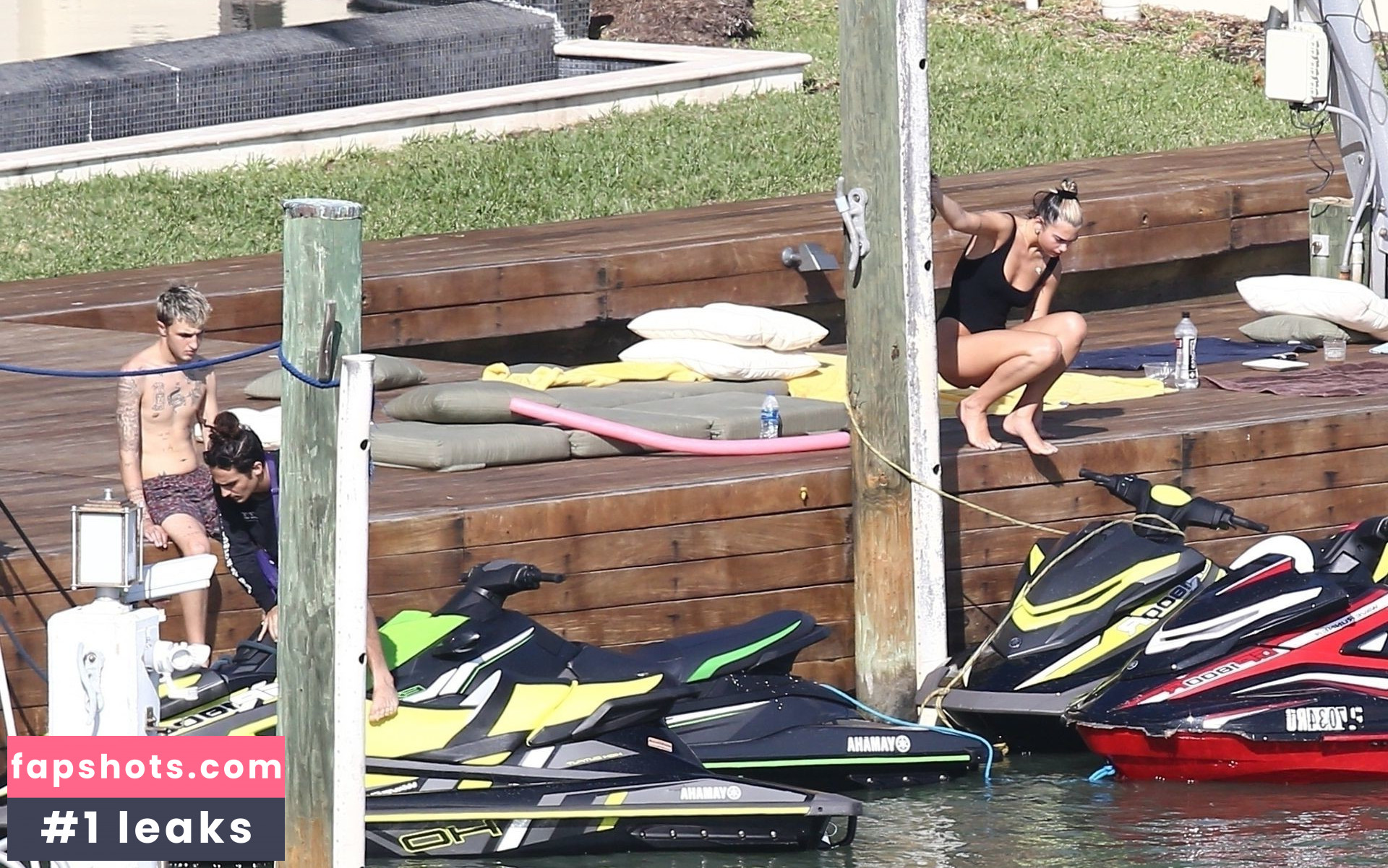 Dua Lipa gallery photo #7635