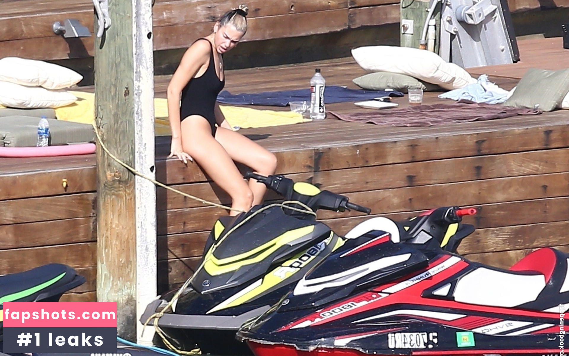 Dua Lipa gallery photo #7642