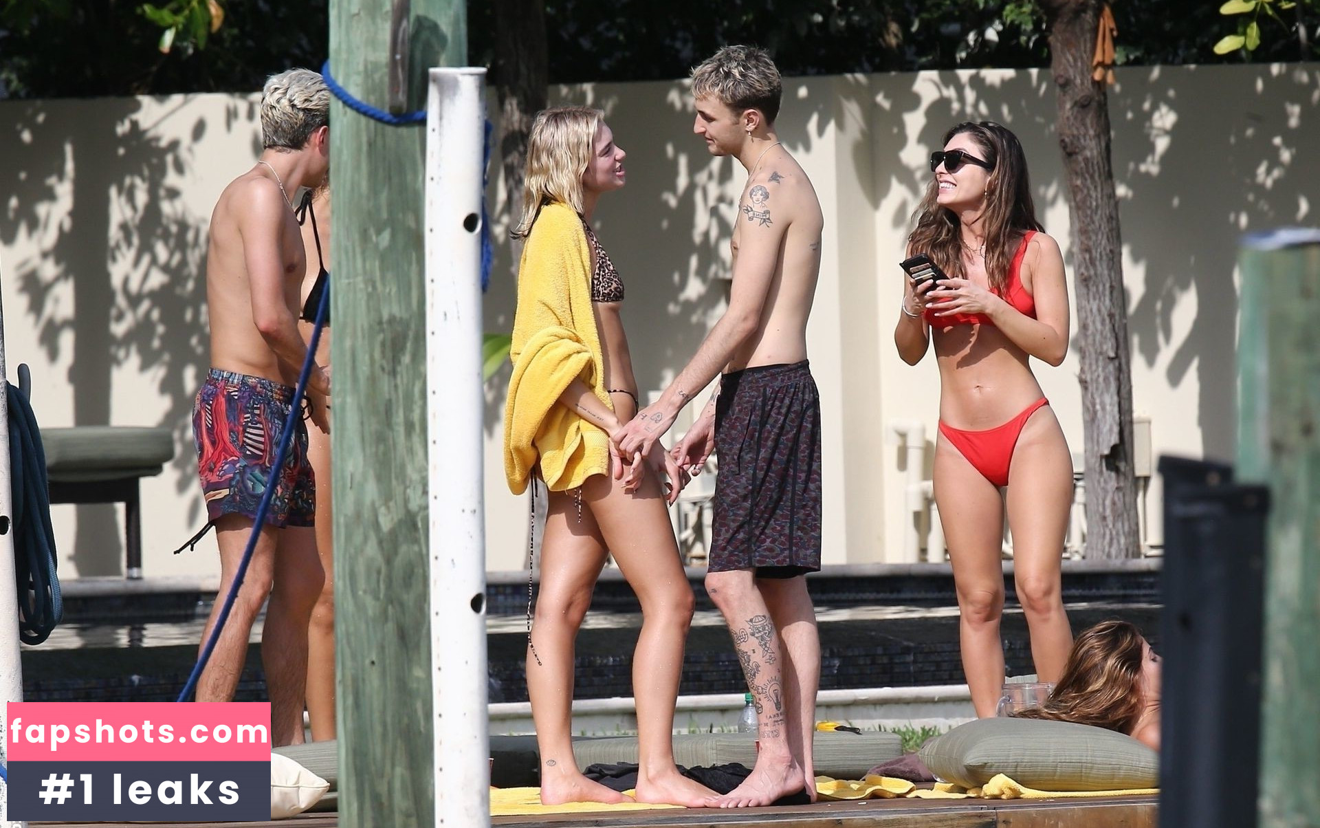 Dua Lipa gallery photo #7884