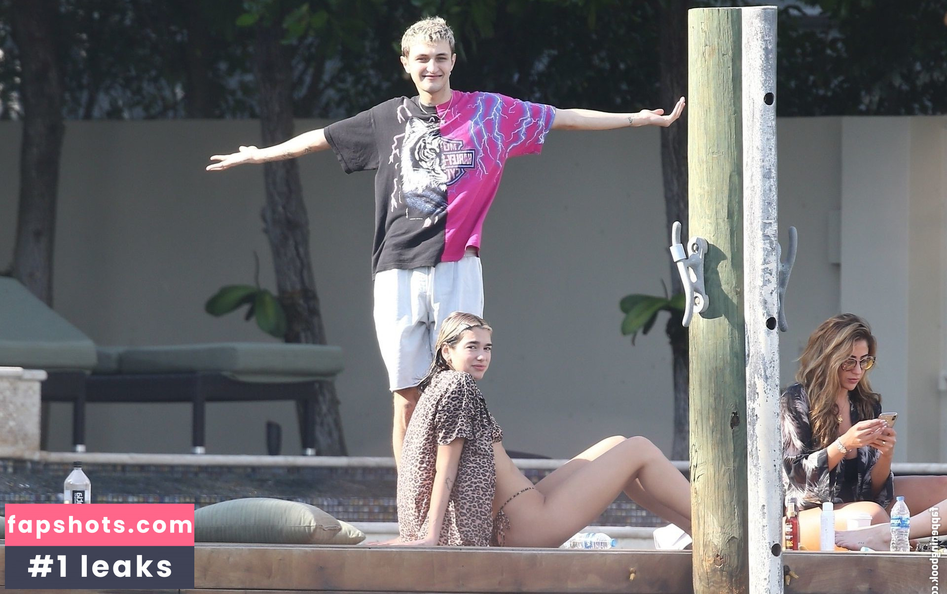 Dua Lipa gallery photo #8001