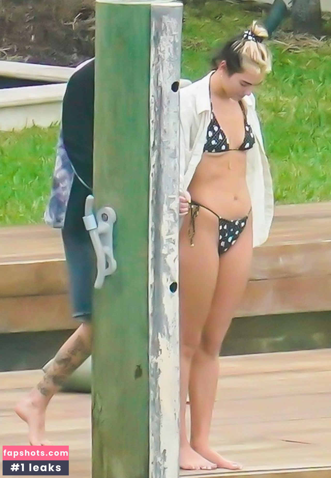 Dua Lipa gallery photo #8035