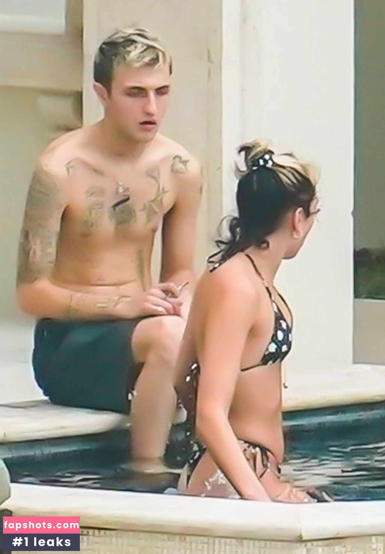 Dua Lipa gallery photo #8036