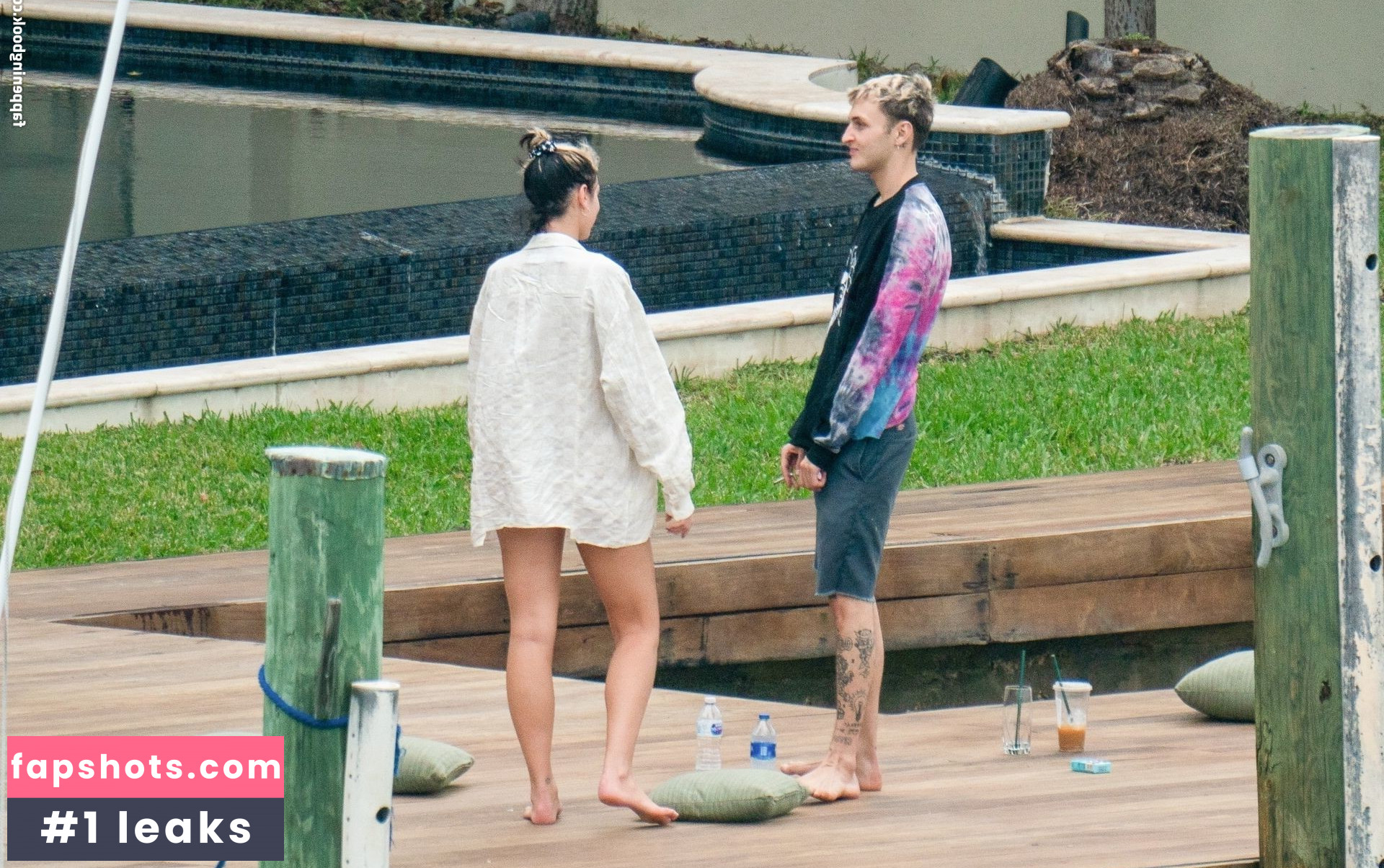 Dua Lipa gallery photo #8049