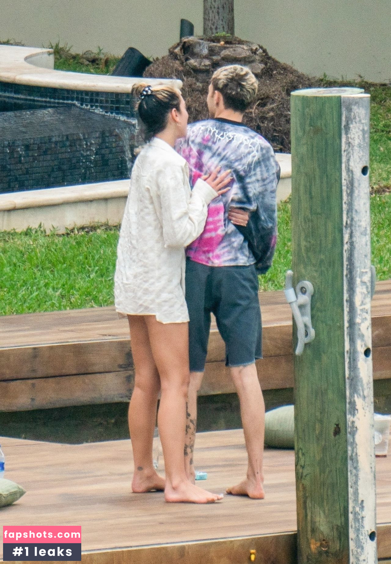 Dua Lipa gallery photo #8050