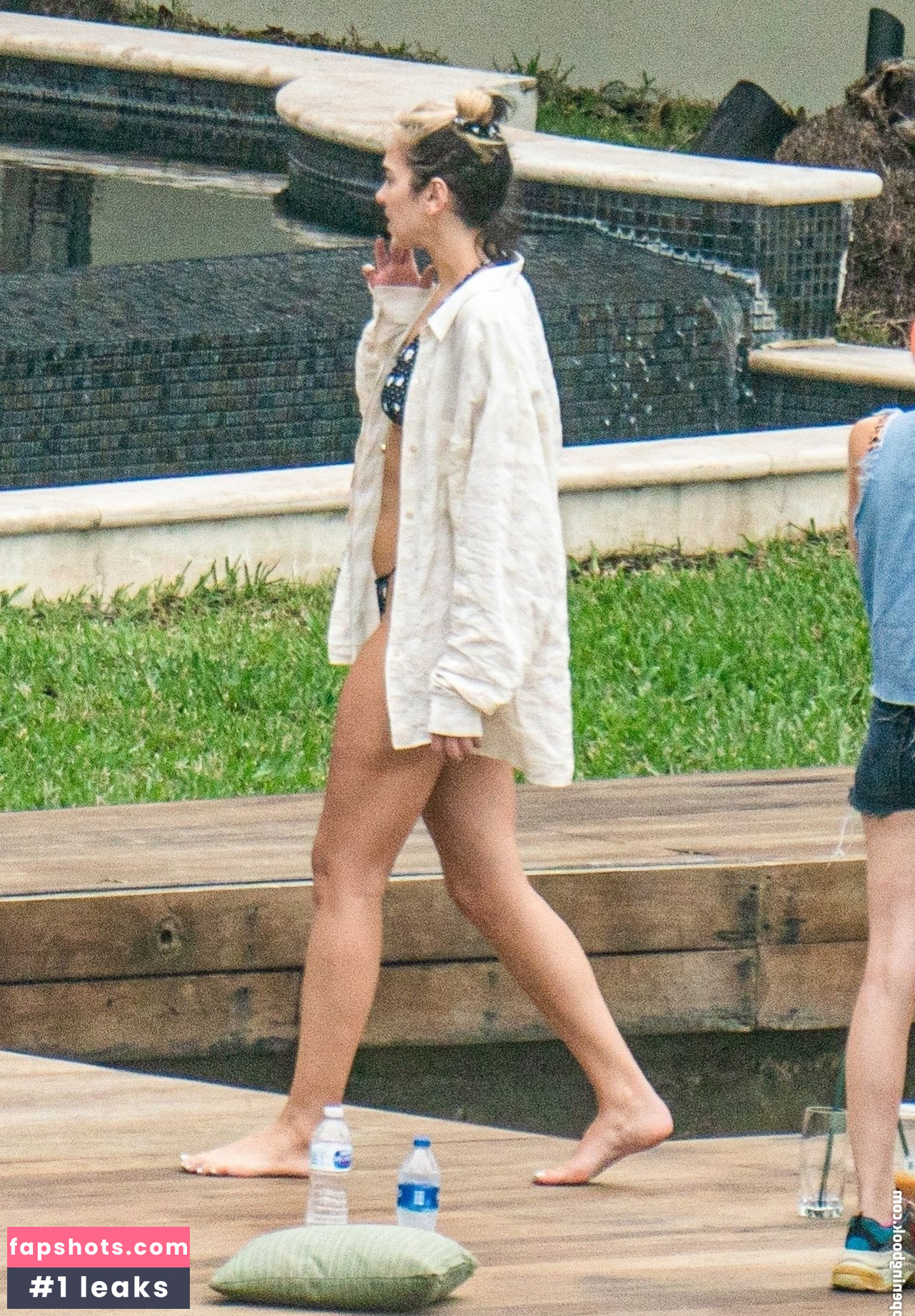 Dua Lipa gallery photo #8053