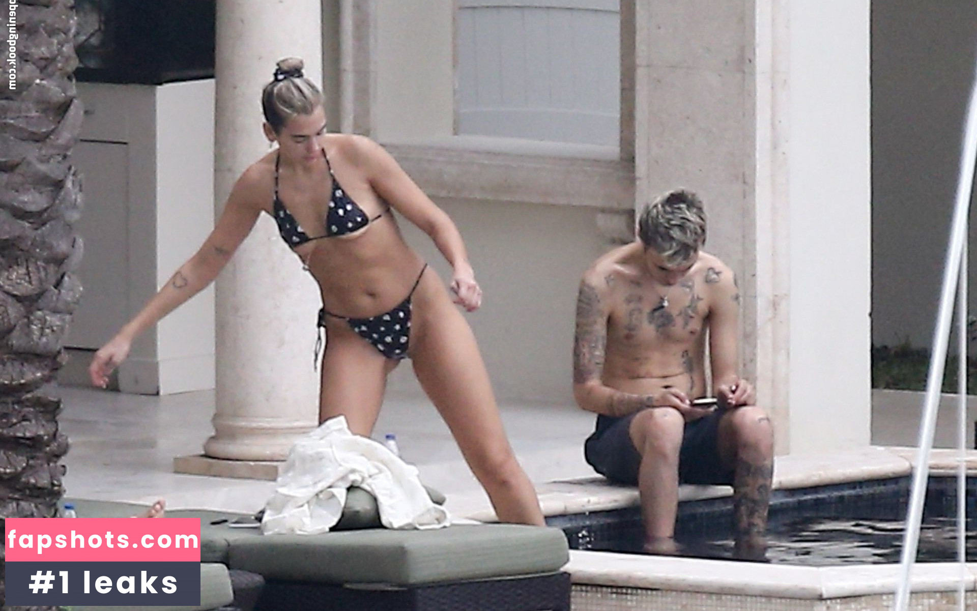 Dua Lipa gallery photo #8056