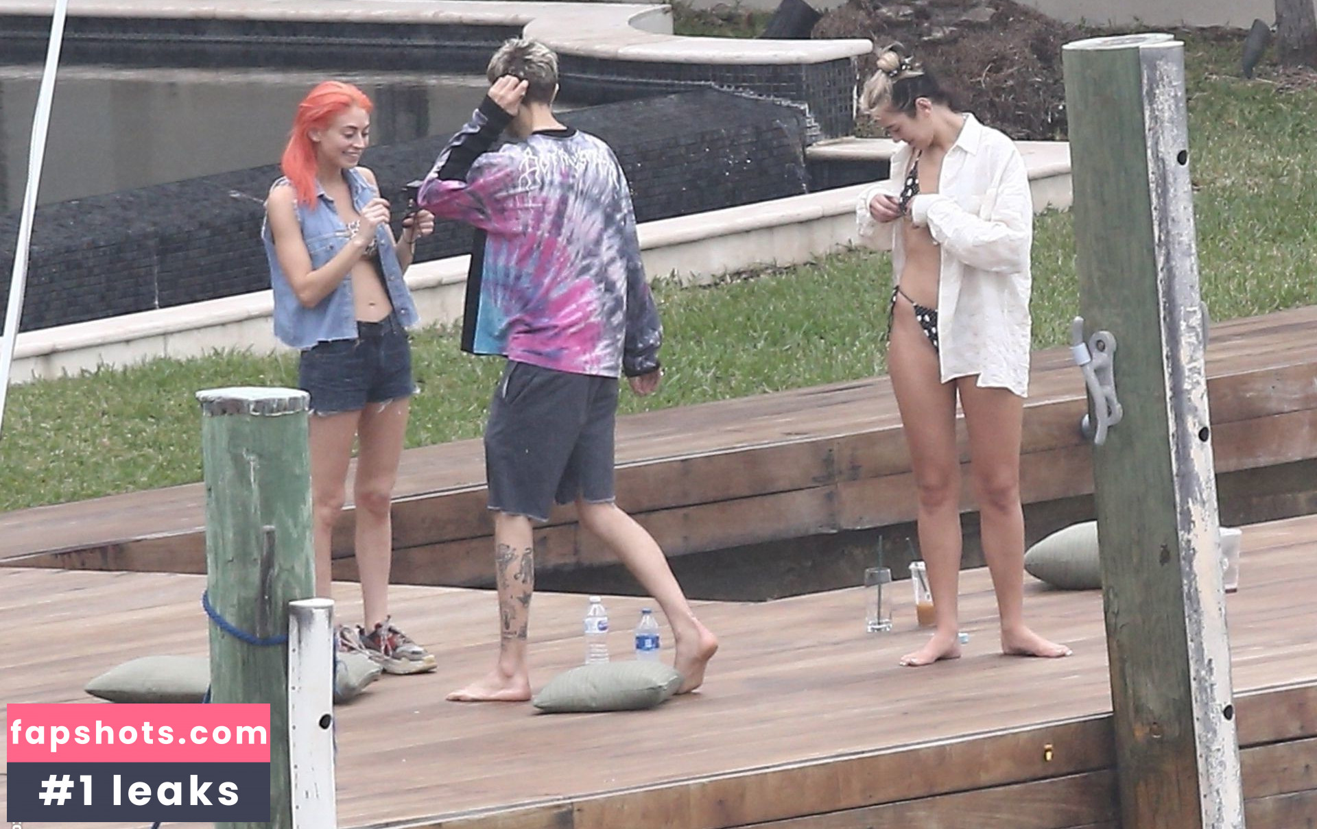 Dua Lipa gallery photo #8059