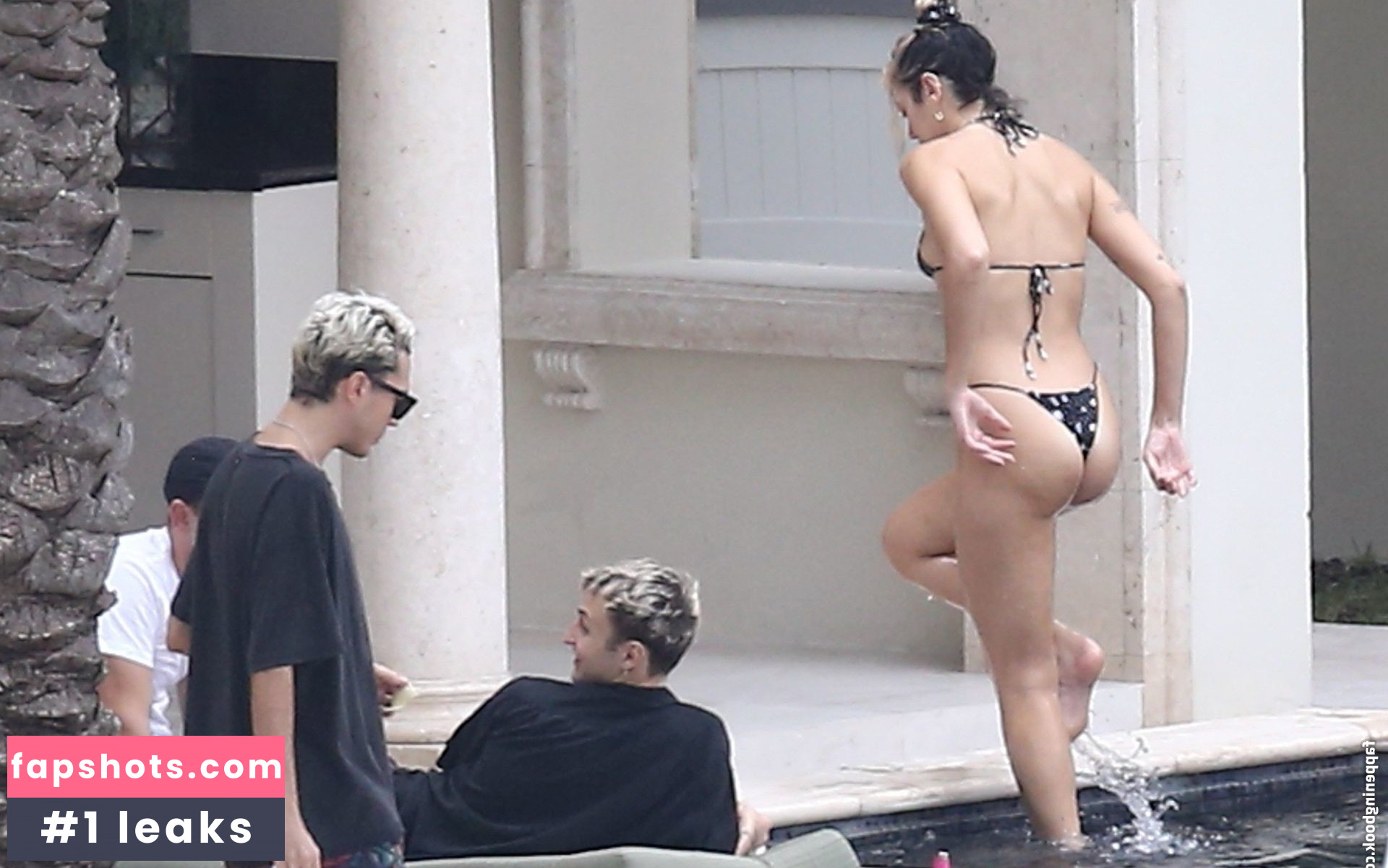 Dua Lipa gallery photo #8092