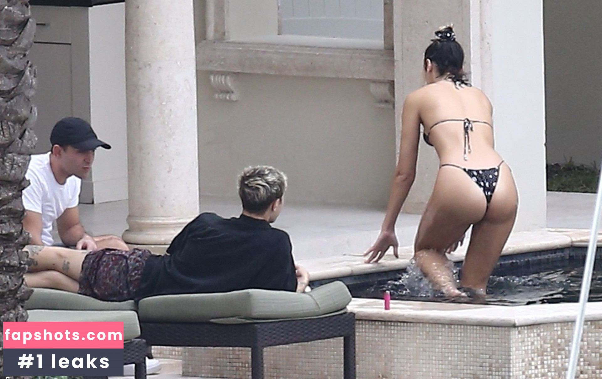 Dua Lipa gallery photo #8093