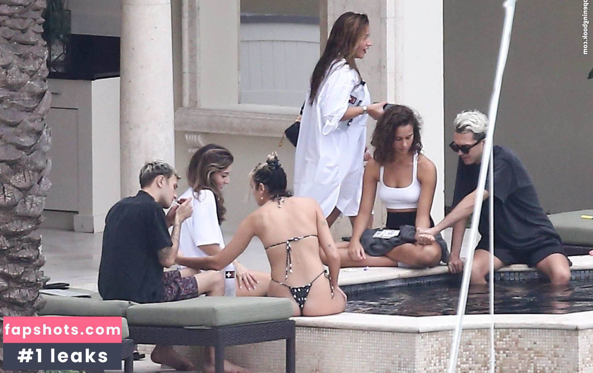 Dua Lipa gallery photo #8094