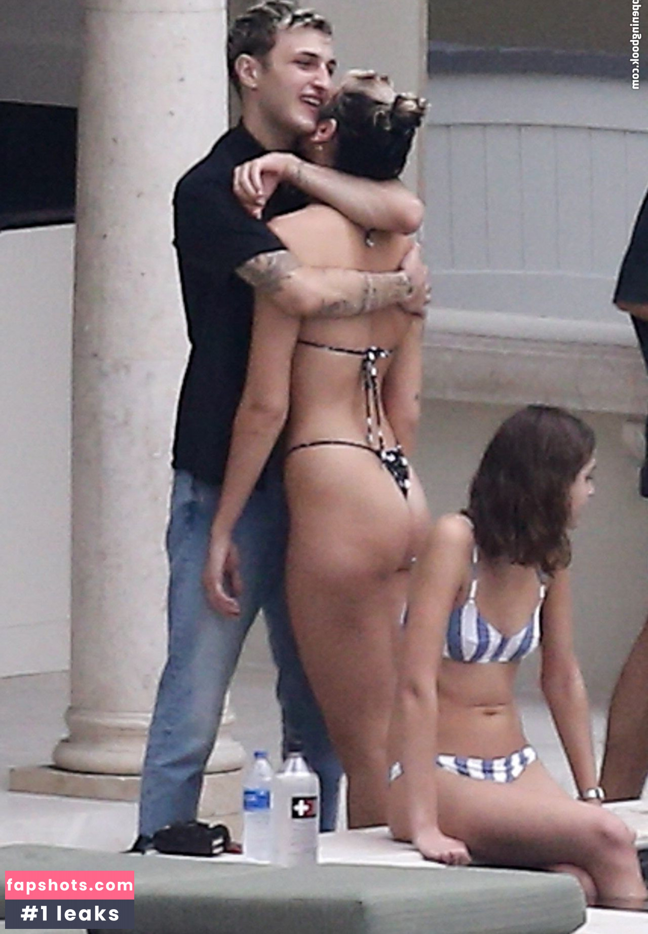 Dua Lipa gallery photo #8098