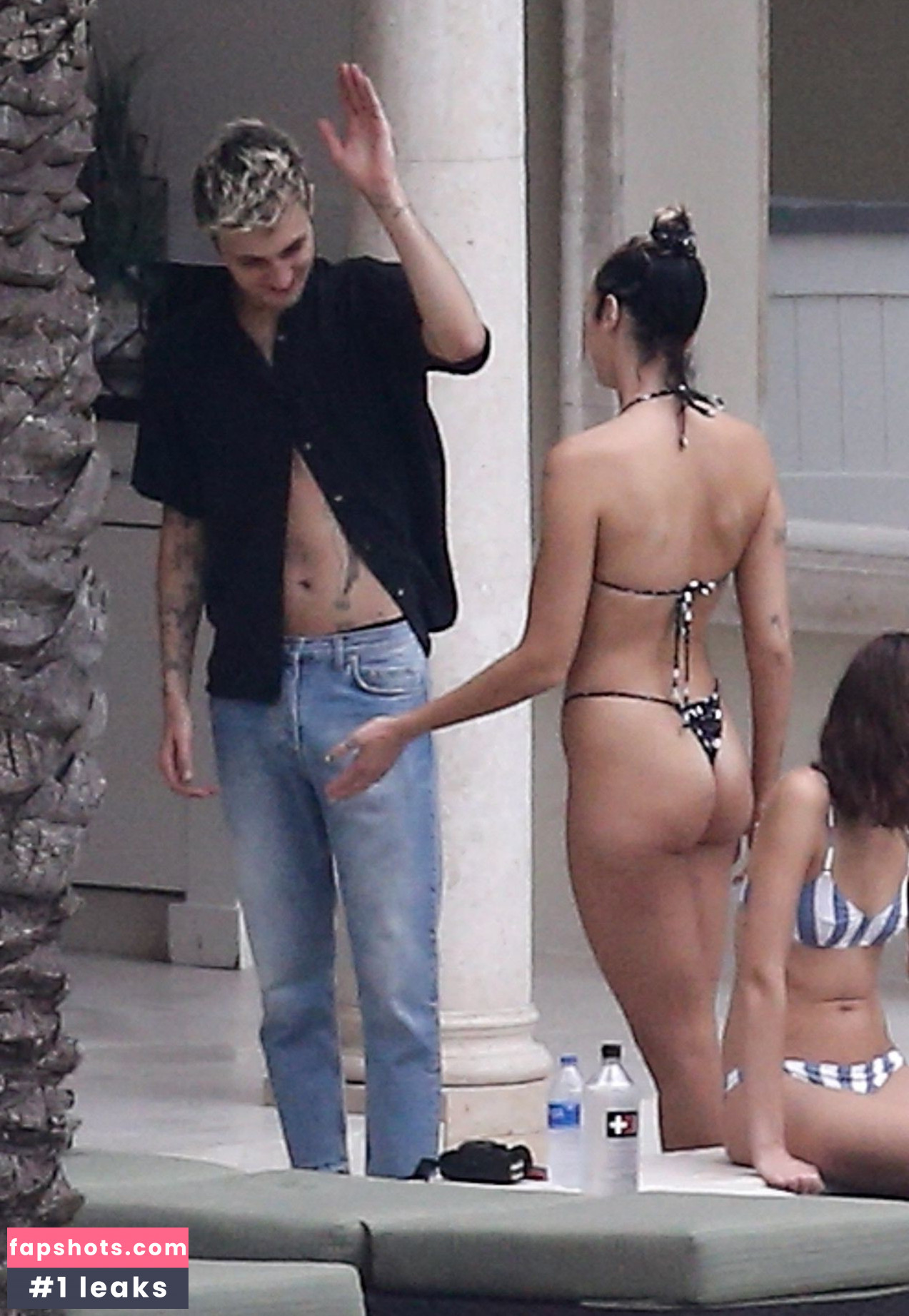 Dua Lipa gallery photo #8100