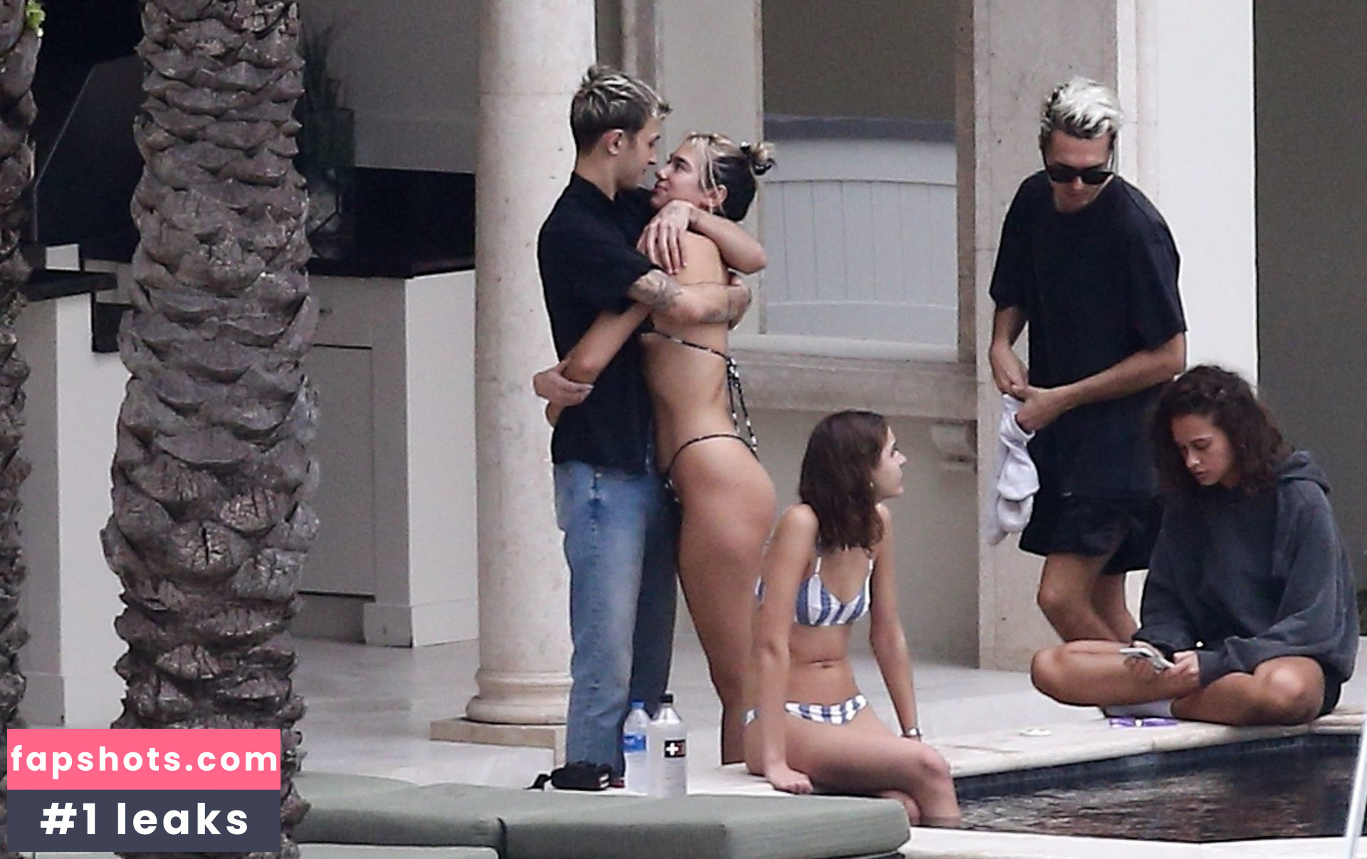 Dua Lipa gallery photo #8102