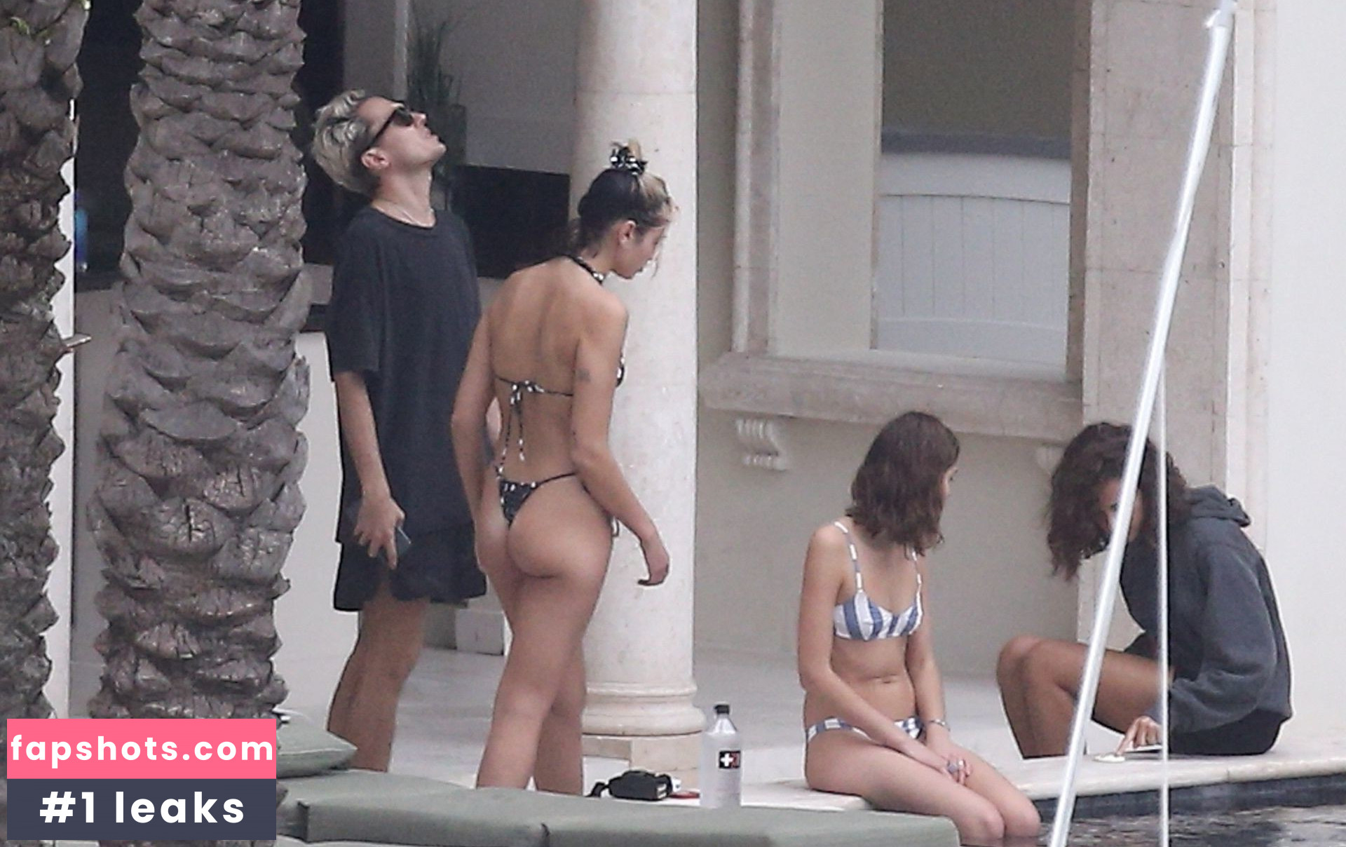 Dua Lipa gallery photo #8110