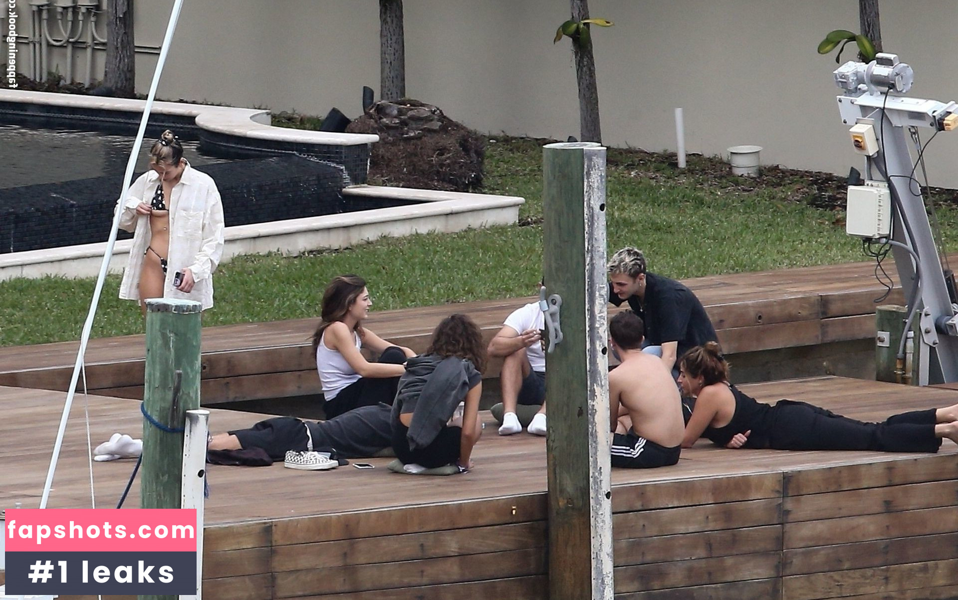 Dua Lipa gallery photo #8117