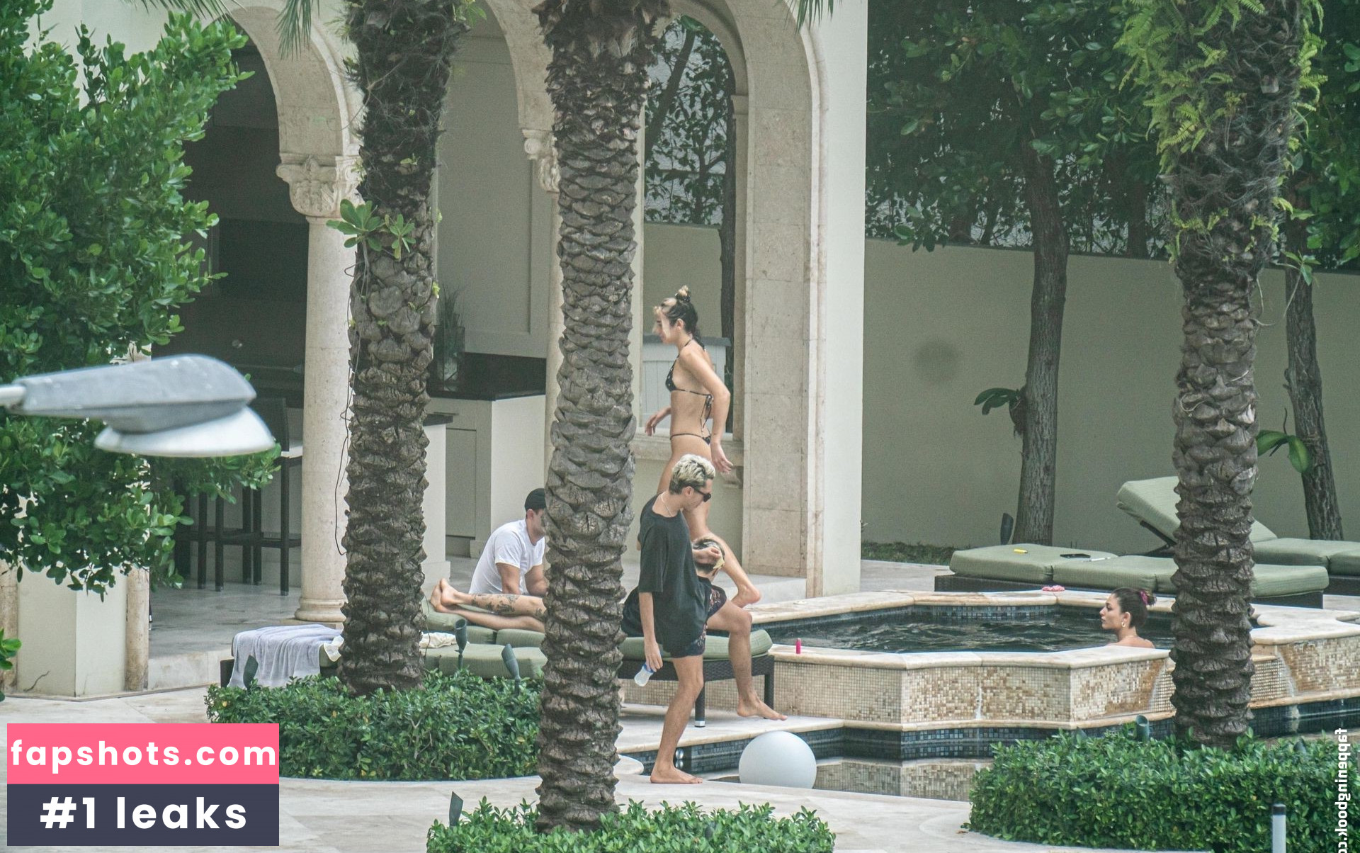 Dua Lipa gallery photo #8124