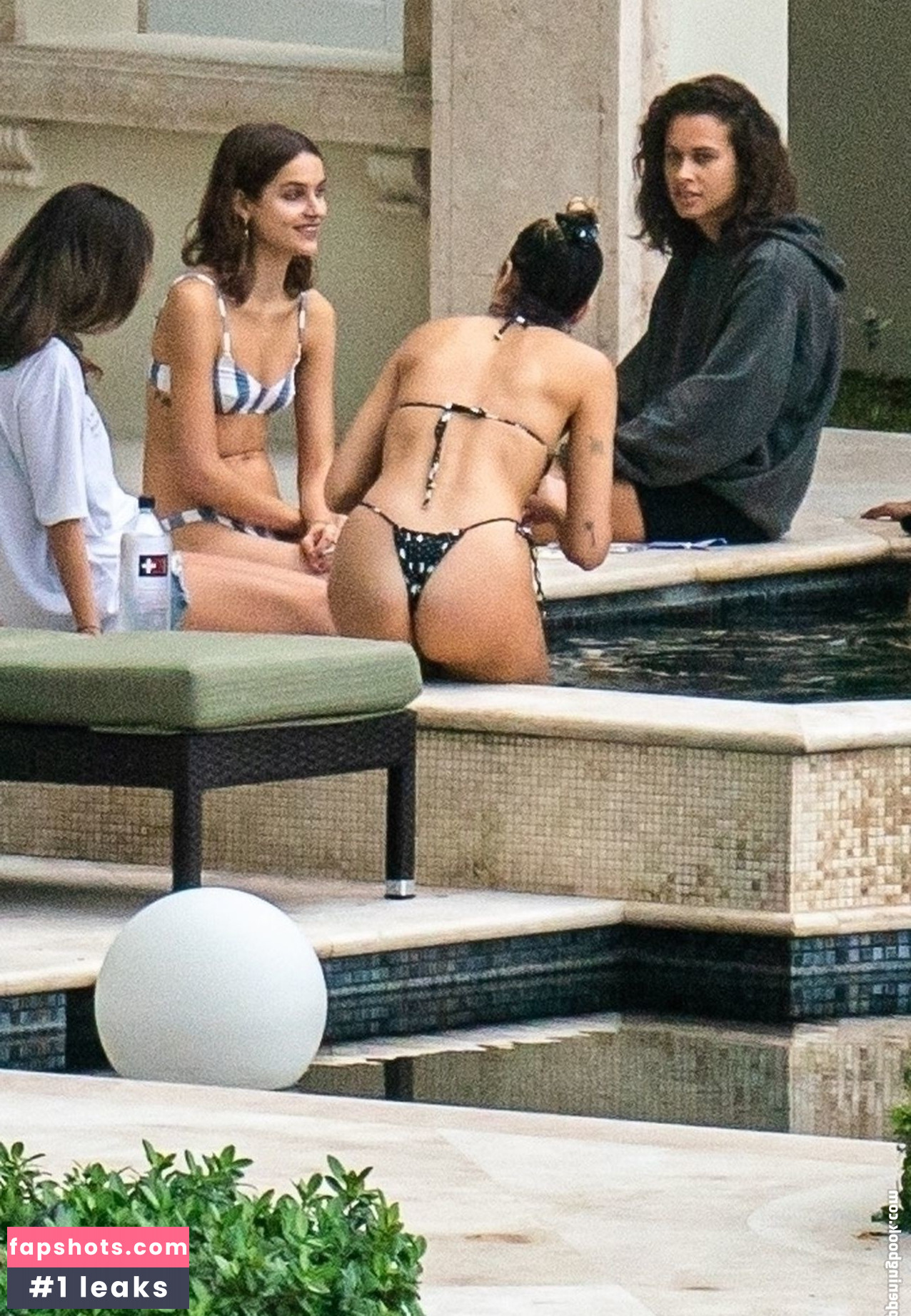 Dua Lipa gallery photo #8125