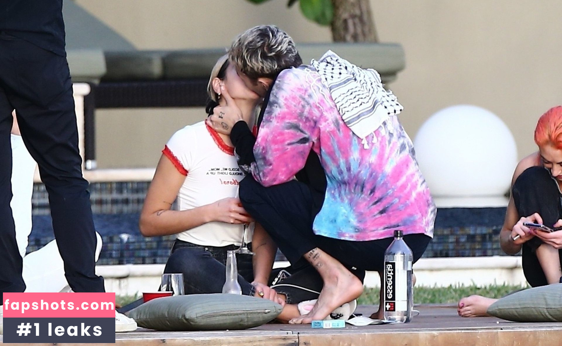 Dua Lipa gallery photo #8213