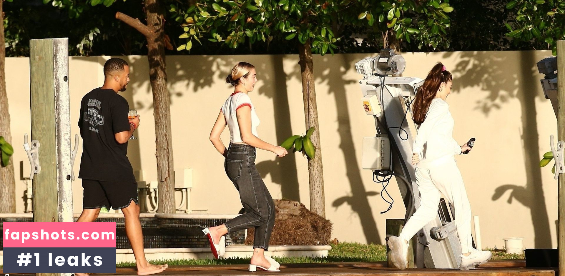 Dua Lipa gallery photo #8218