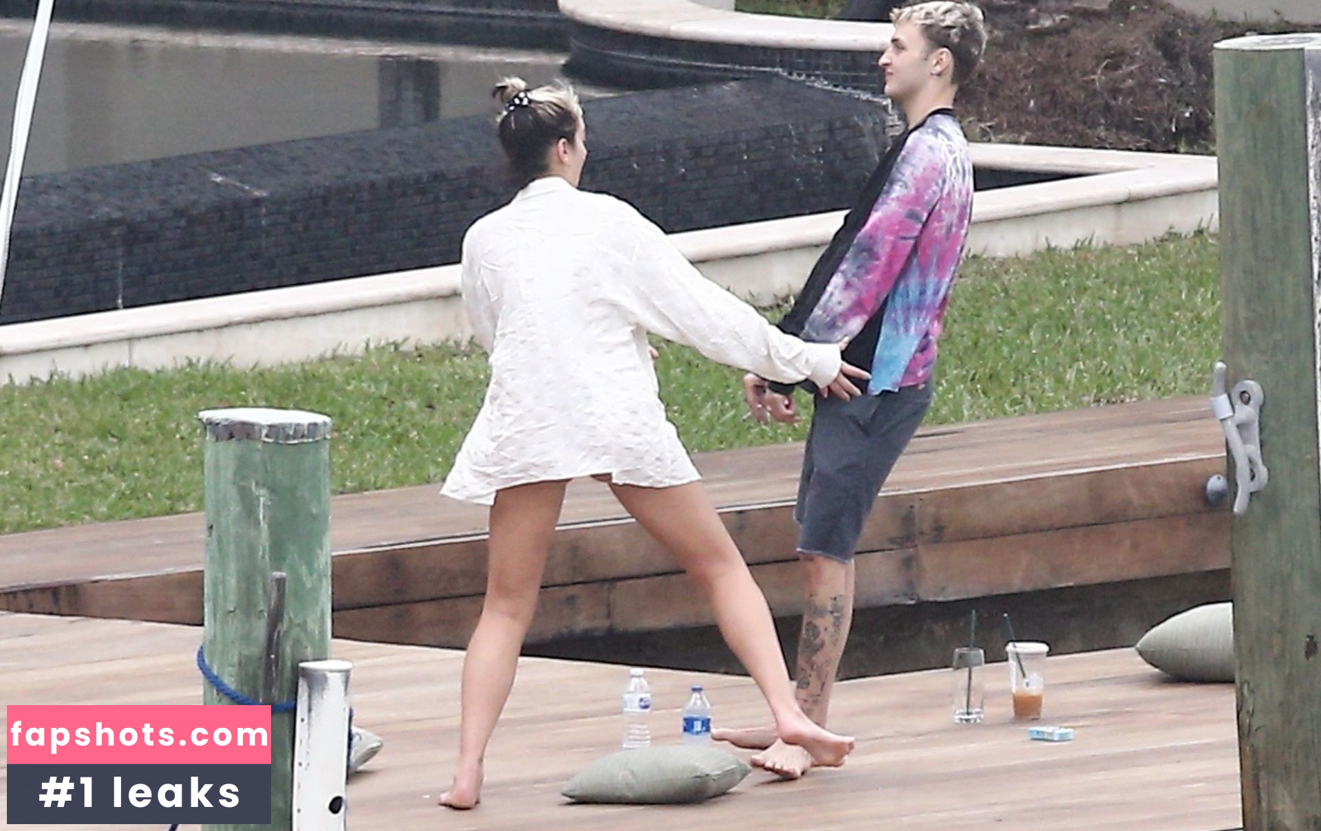 Dua Lipa gallery photo #8318